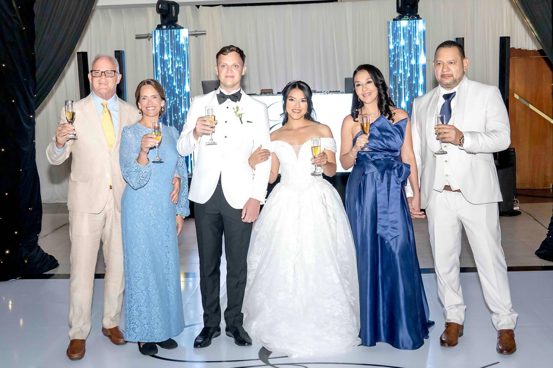 Sean Higgins, Anne Marie Higgins, Brendan Higgins, Eloisa Almendaárez,Laura Rodríguez y Luciano Almendarez.