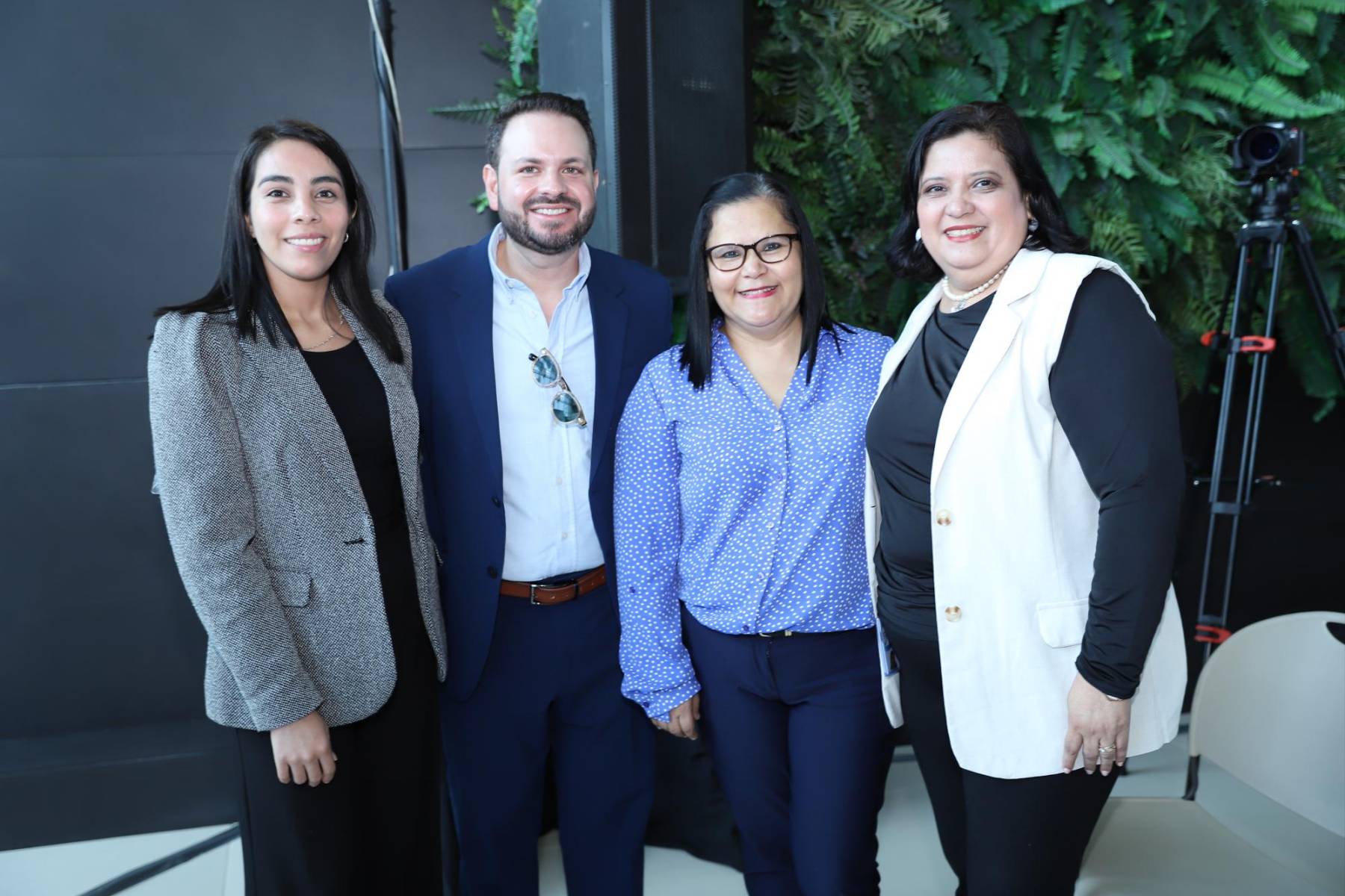 Iliana Rodríguez, Deniis Rodríguez, Gilizabeth Martínez y Angélica Velásquez.