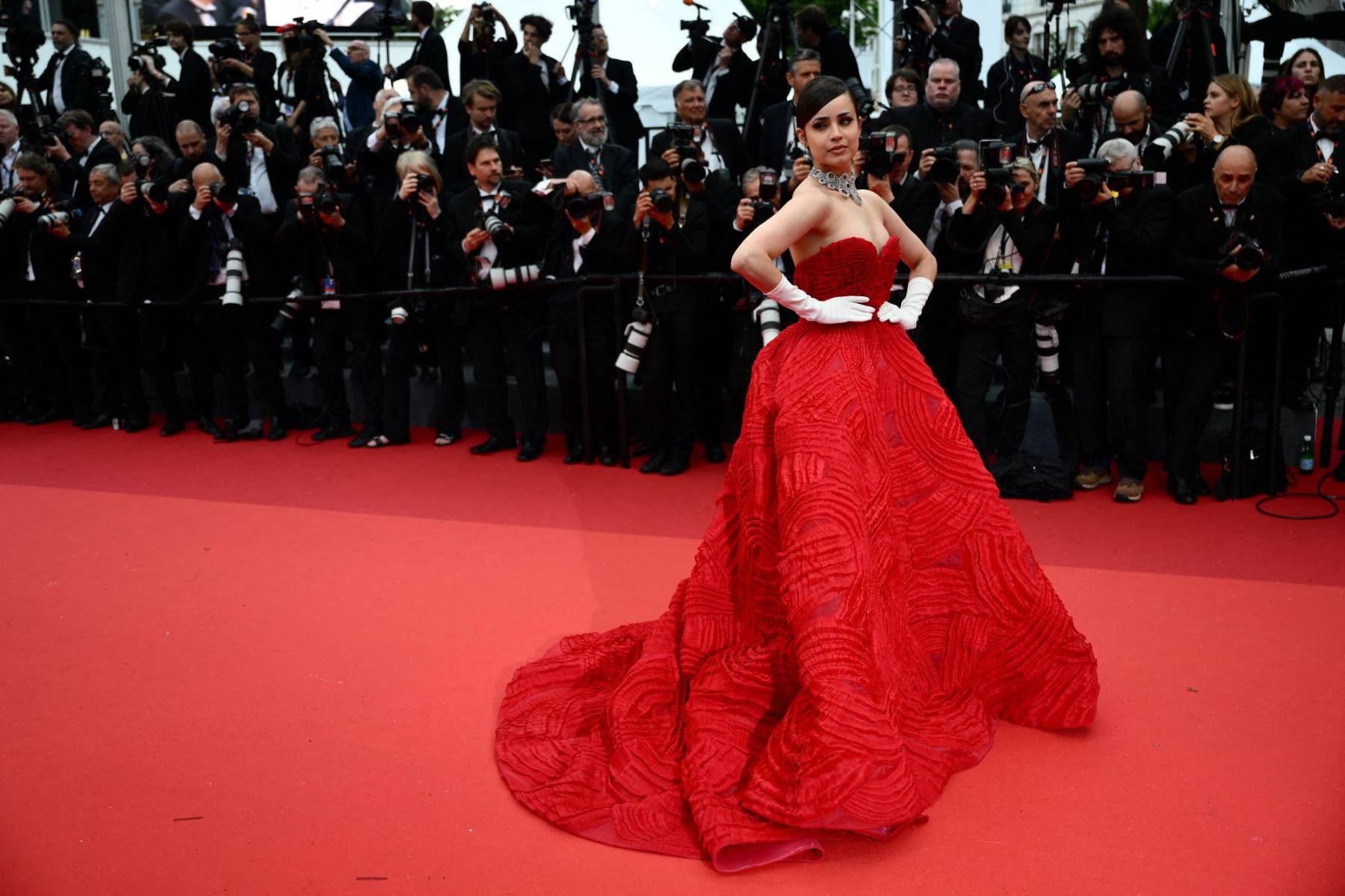 Sophia Carson en un strapless de Elie Saab