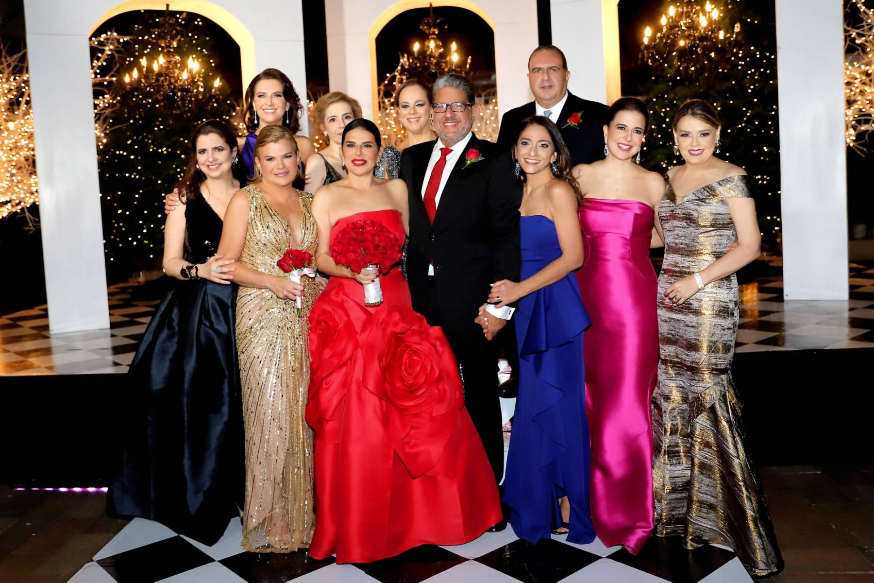 Momentos inolvidables disfrutaron los novios acompañados de amigas y familiares