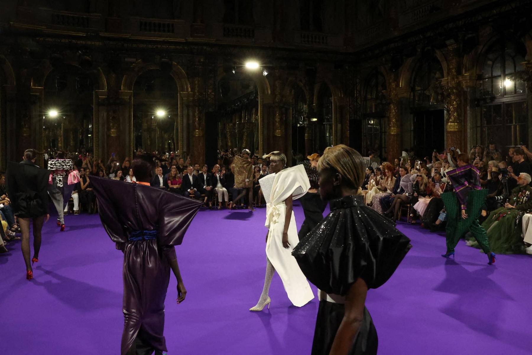 La colección Alta Costura Otoño Invierno 2024/25 de Viktor &amp; Rolf