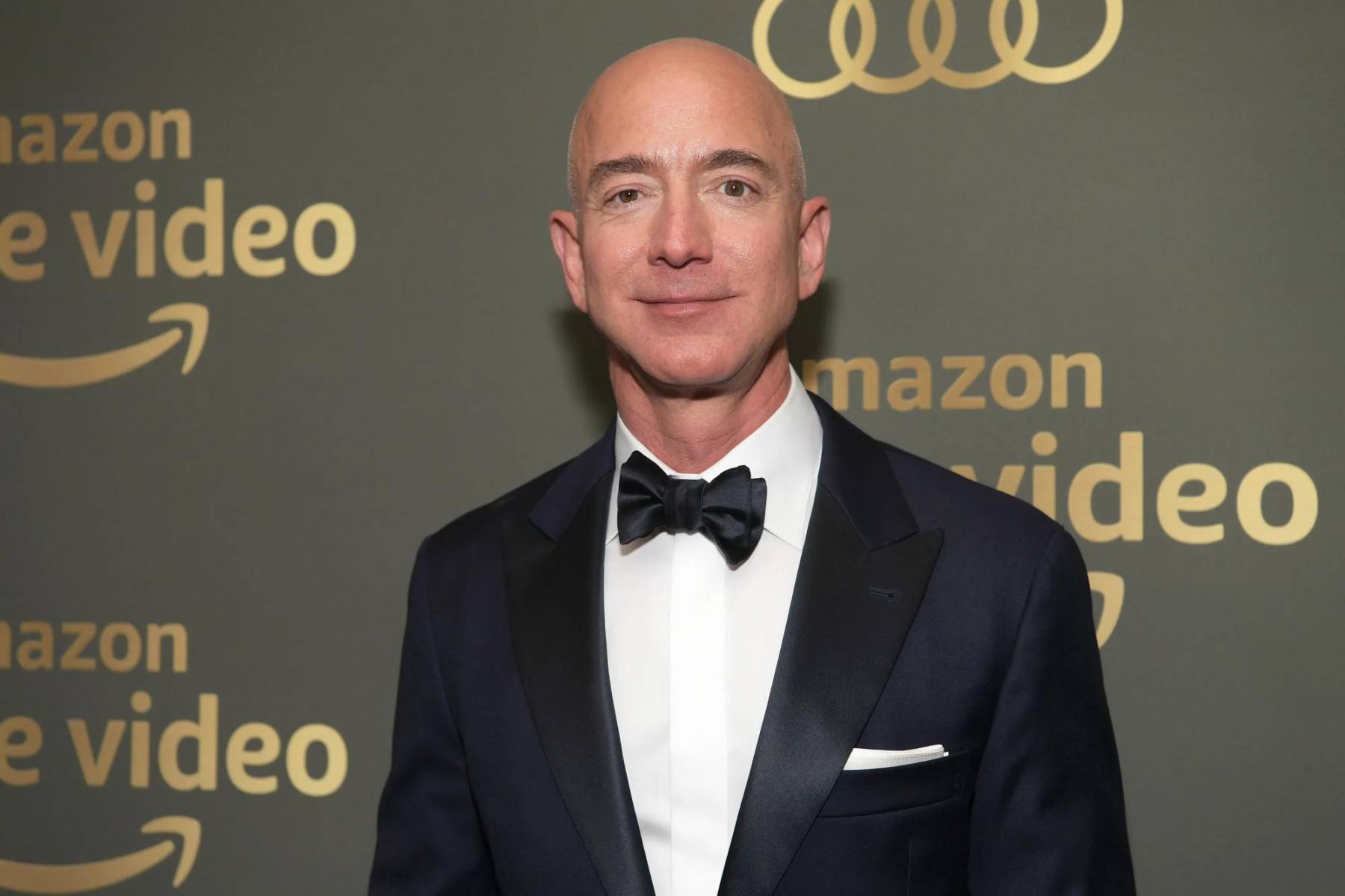 Jeff Bezos, por su parte, ha optado por la discreción absoluta: no habrá publicaciones en redes sociales ni entrevistas oficiales sobre el evento. 