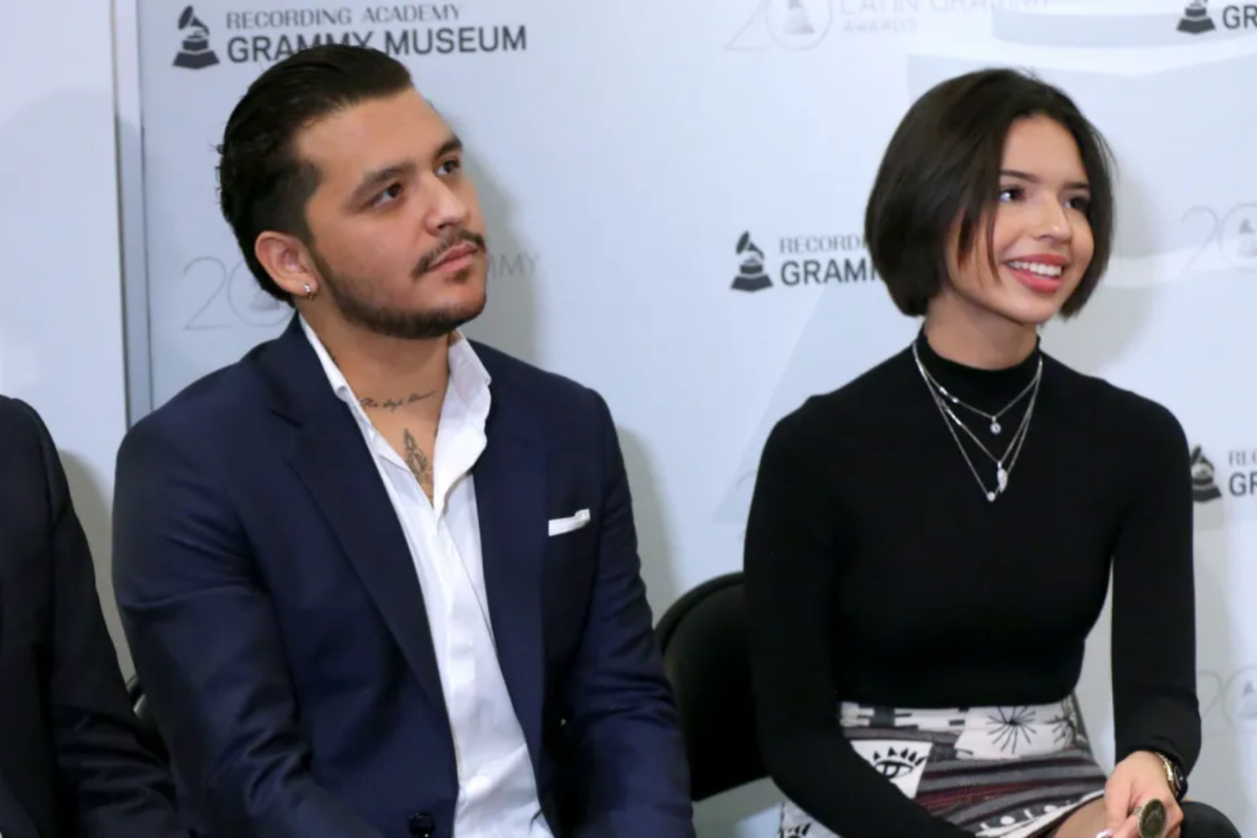 Durante la entrevista, Cazzu también refutó los rumores que sugerían que ella estaba al tanto de la relación y que incluso había facilitado la conexión entre Nodal y Ángela, aclarando que tales afirmaciones son totalmente falsas.