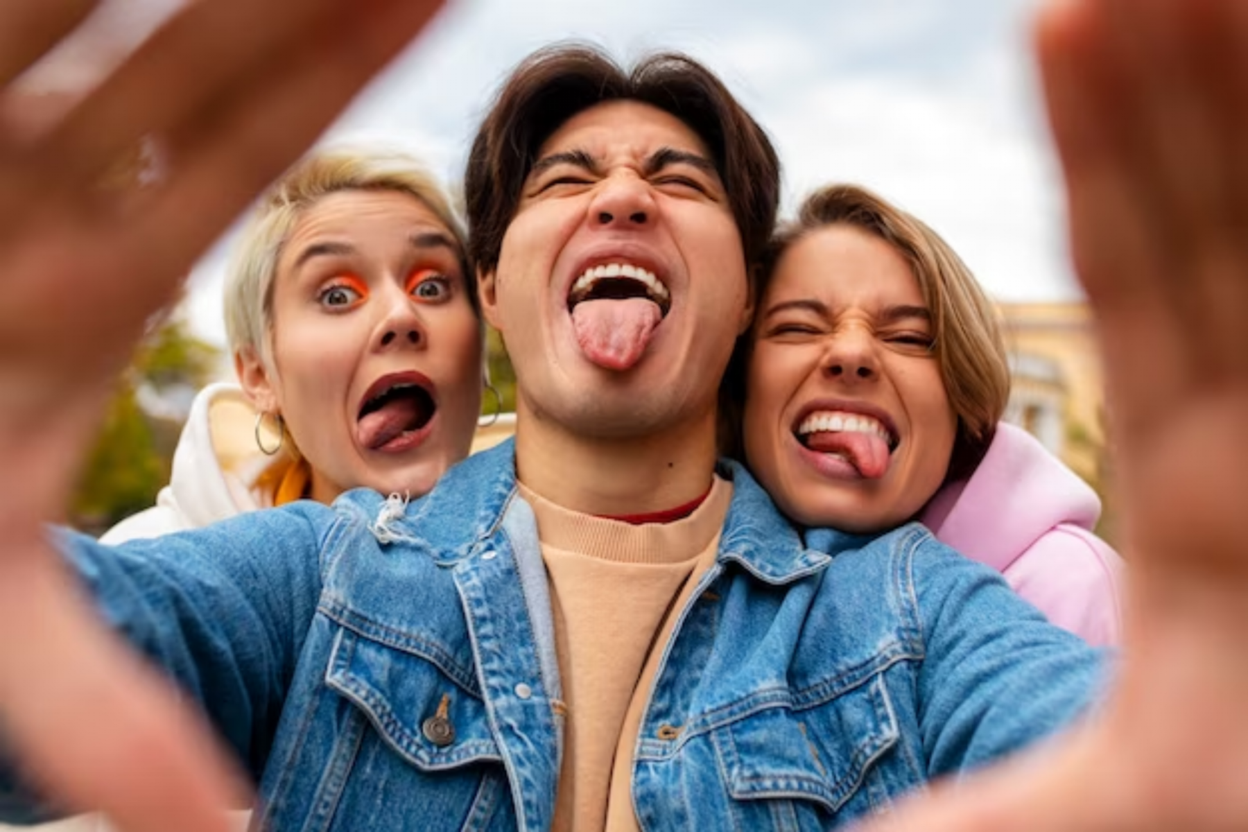<b>Una tradición atemporal</b>A pesar de los cambios en la sociedad y la tecnología, el Día de las Bromas sigue siendo una tradición querida en todo el mundo, recordándonos la importancia de la risa y el buen humor en nuestras vidas. 