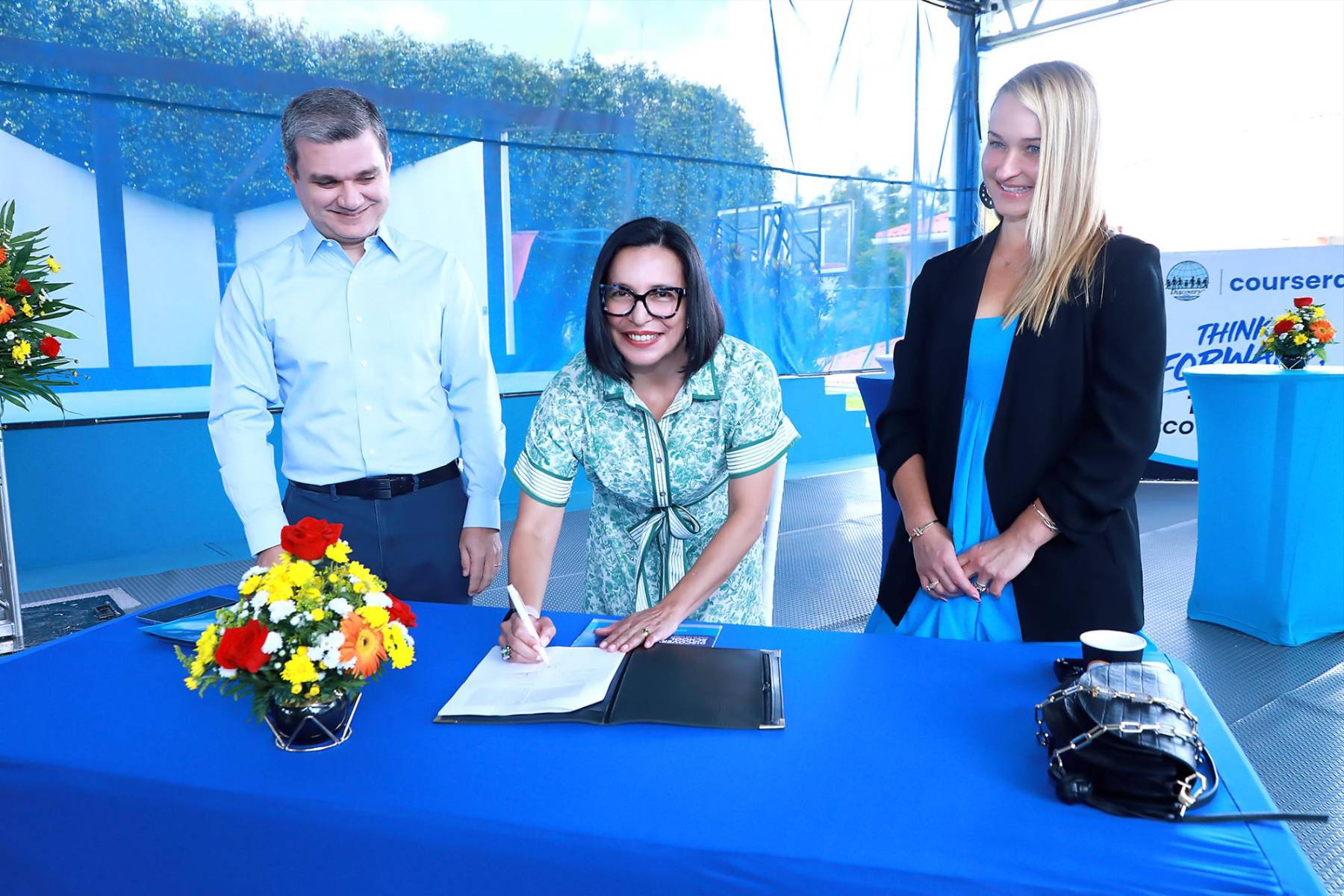 Discovery School y Coursera formalizan alianza estratégica