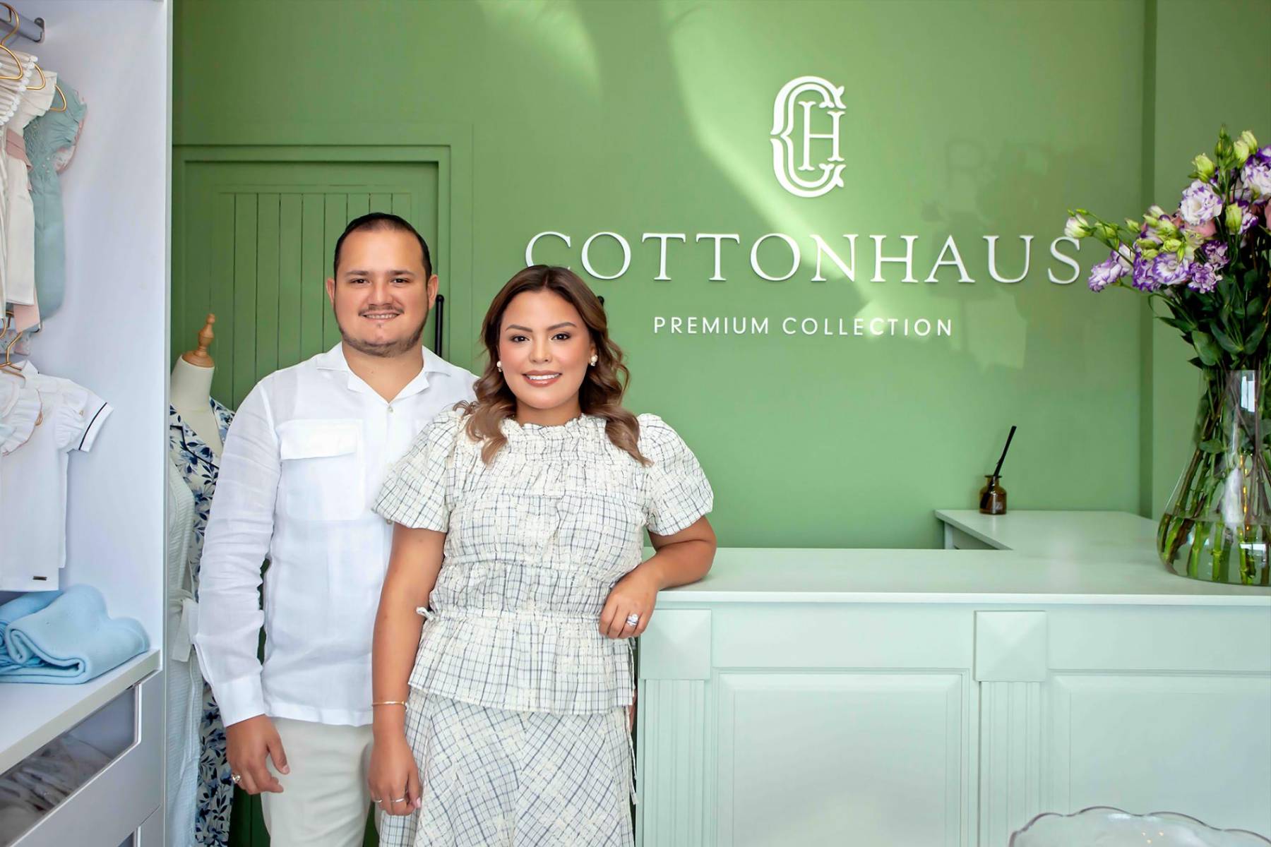 Daniela Pinto, ejecutivos de la marca con su esposo y socio Bayron Pinto.