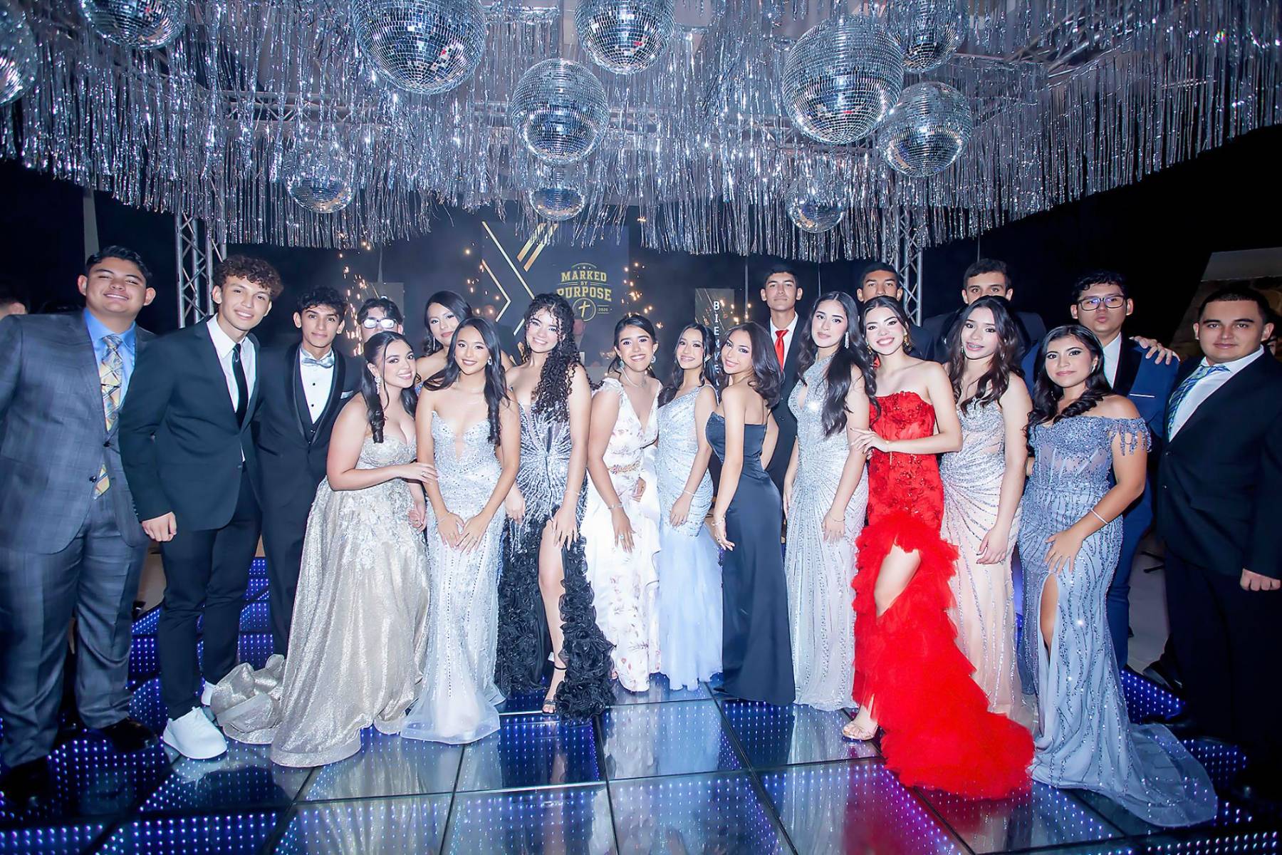  La generación 2026 de Ágape Christian Academy celebró su esperada cena de gala, para celebrar el cierre de su último año escolar. Los jóvenes se mantuvieron unidos en su última momento juntos. Aquí te dejamos todas las fotos de esta noche especial.