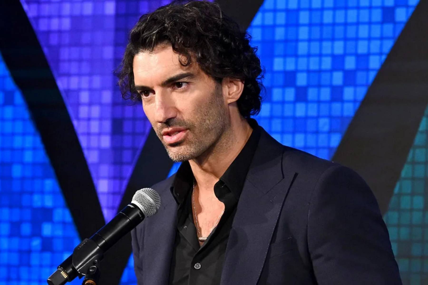 <b>2. La Respuesta de Baldoni:</b>Justin Baldoni negó rotundamente las acusaciones y presentó una contrademanda por difamación contra Lively, alegando que las denuncias son falsas y han perjudicado su reputación.
