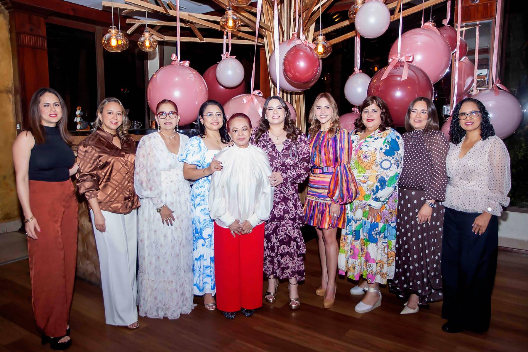Alejandra Handal, Carolina Fernández, Claudia Kawas, Herminia y Lidia Esther Fernández, Dominique Marinakys, Carolina Fernández, Mariela Illescas, Dominique e Iris Alvarado
