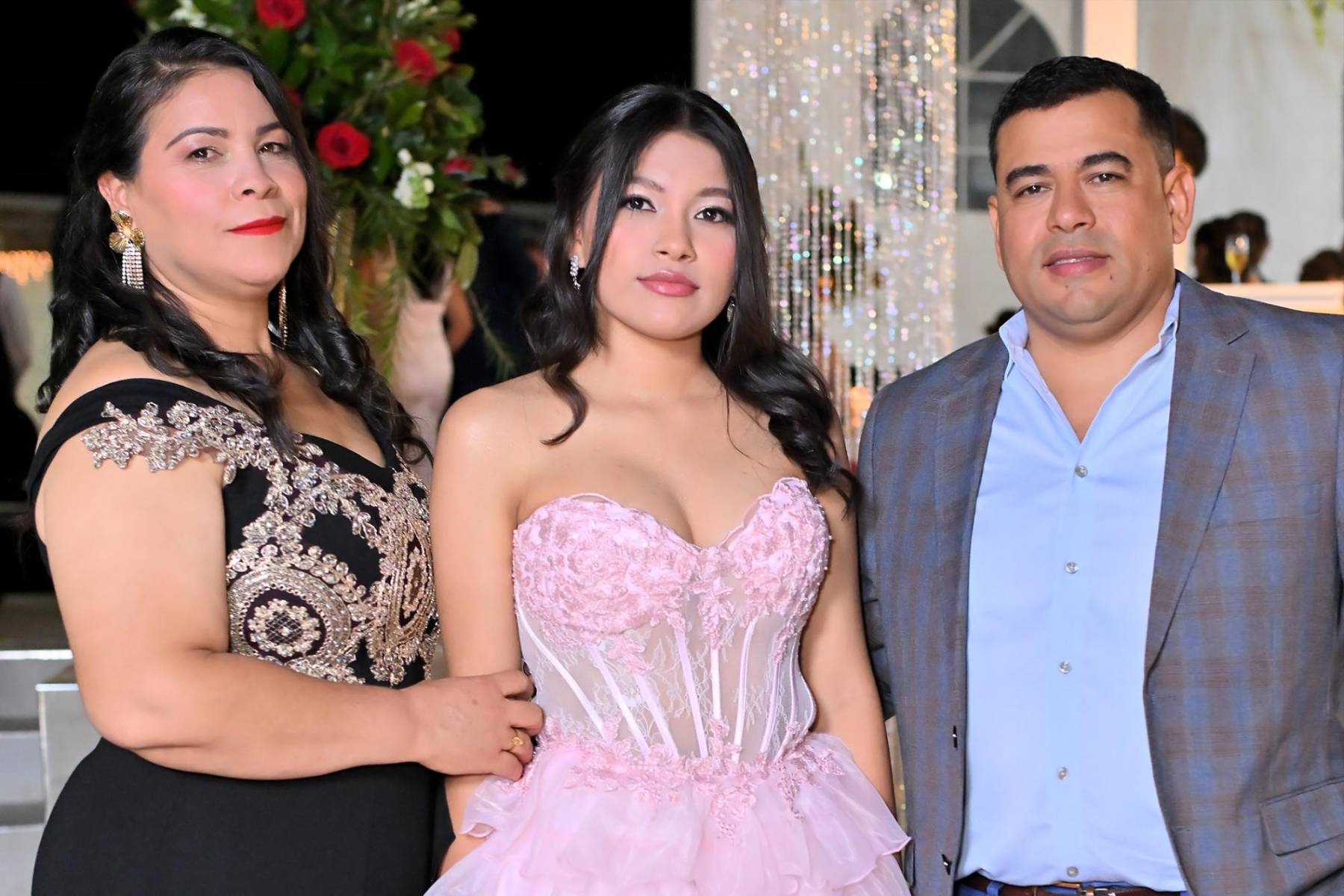 Claudia Lobo con Gabriela y Gabriel Sierra