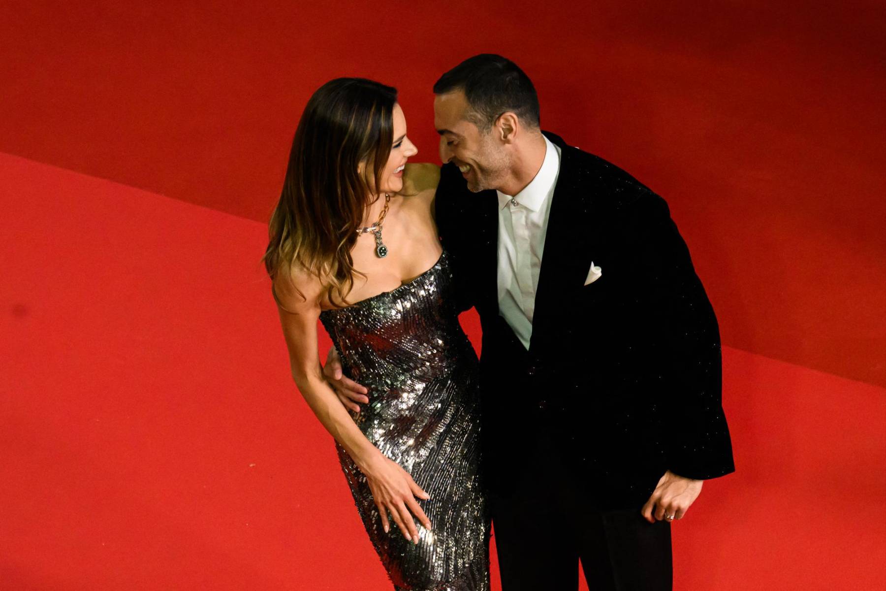La modelo brasileña Alessandra Ambrosio y el productor Mohammed Al Turki 