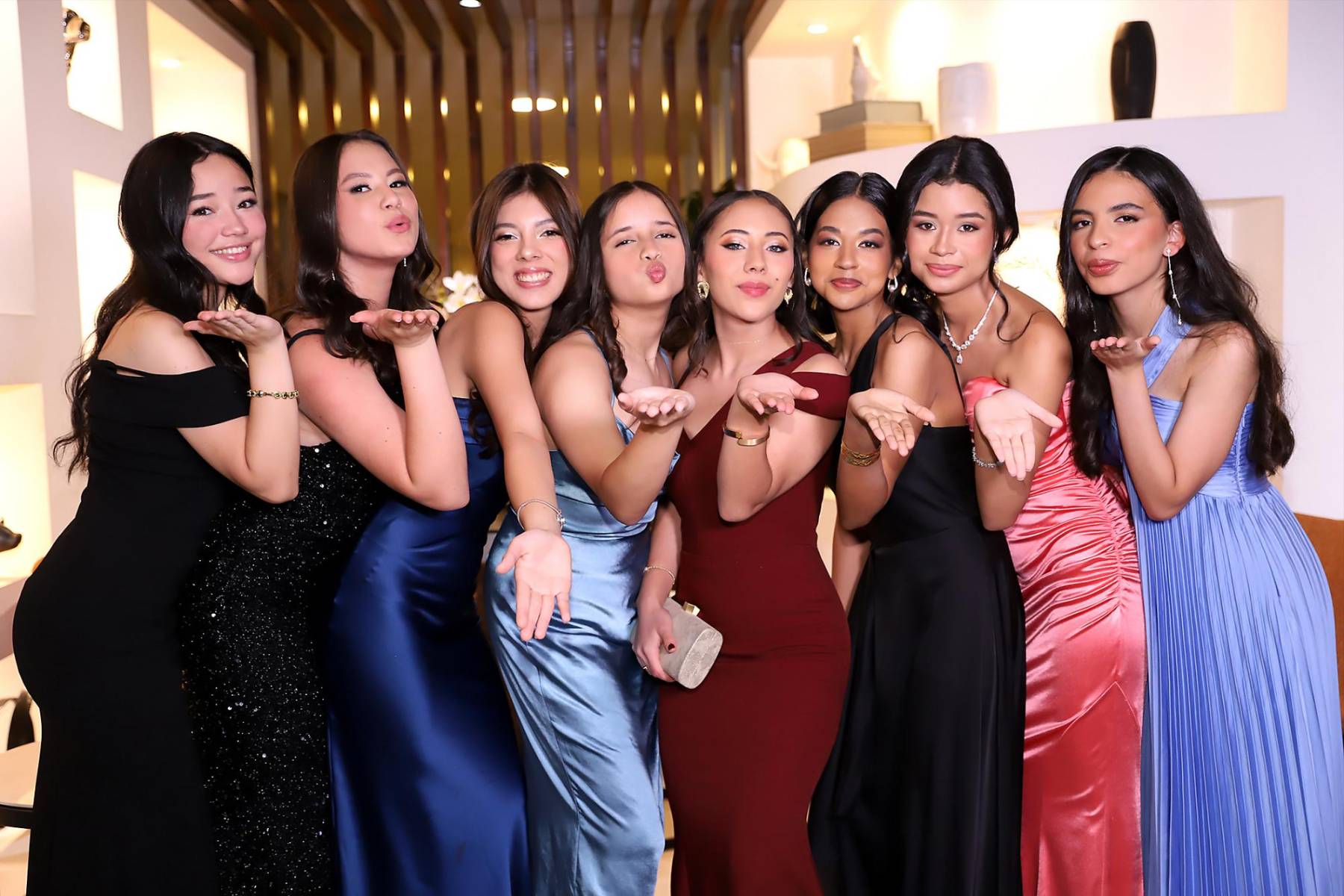 Daniela Lagos, Ana Henríquez, Bianca Santos, Rebeca Medina, Camila Cano, Gimena Benítez, Violeta Romero y Verónica Casco.