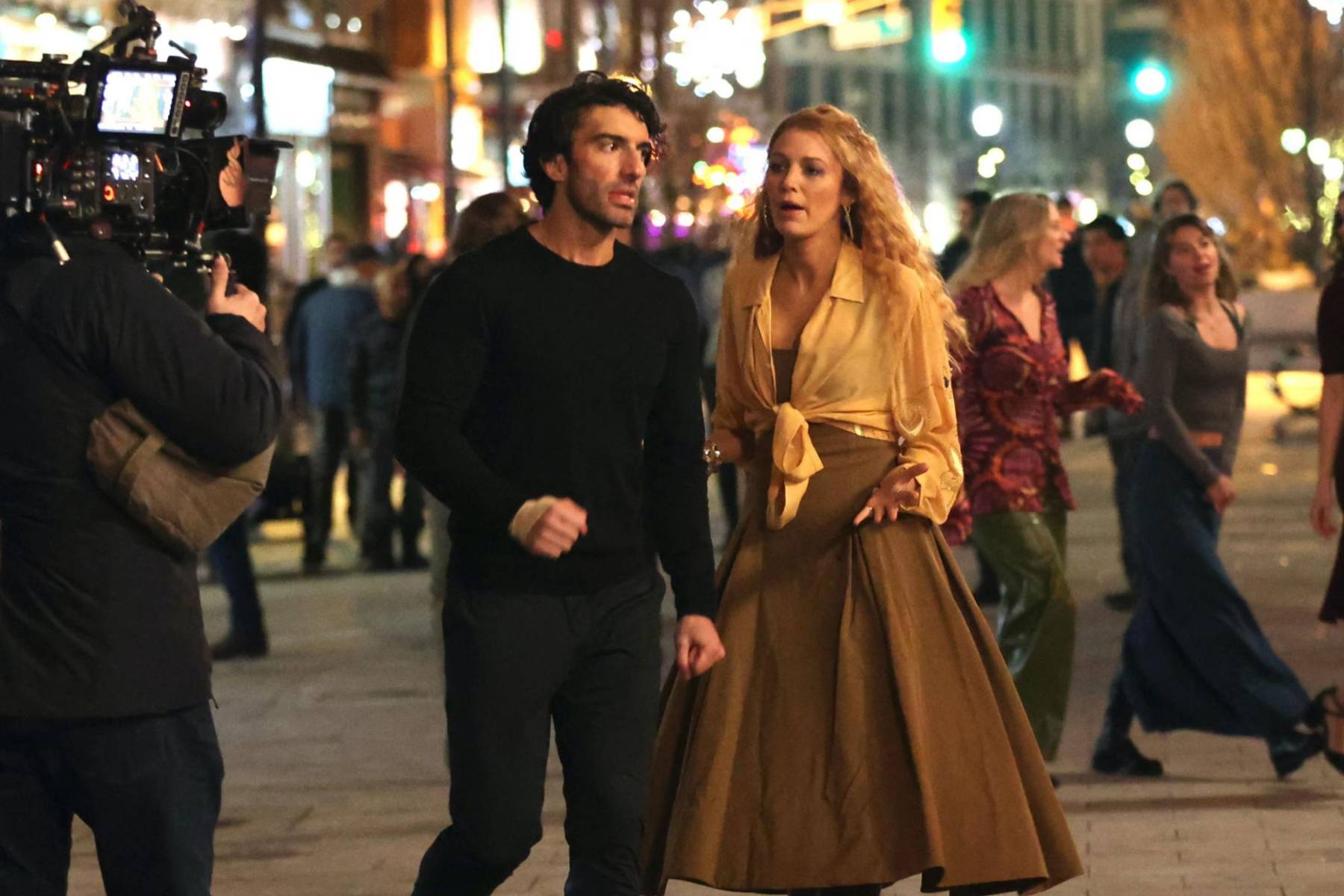 <b>10. Las Implicaciones para la Industria:</b>Este caso plantea preguntas sobre el manejo de conflictos en producciones cinematográficas y cómo las acusaciones públicas pueden afectar no solo las carreras individuales, sino también la percepción de proyectos en desarrollo.
