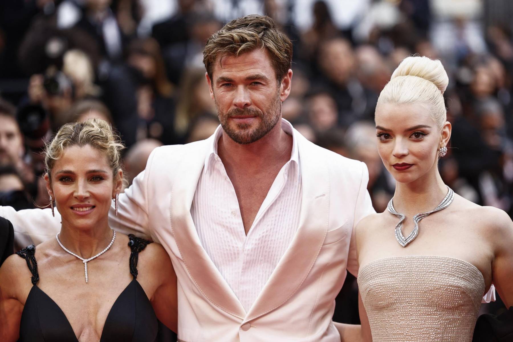 Elsa Pataky, Chris Hemsworth y Anya Taylor-Joy 