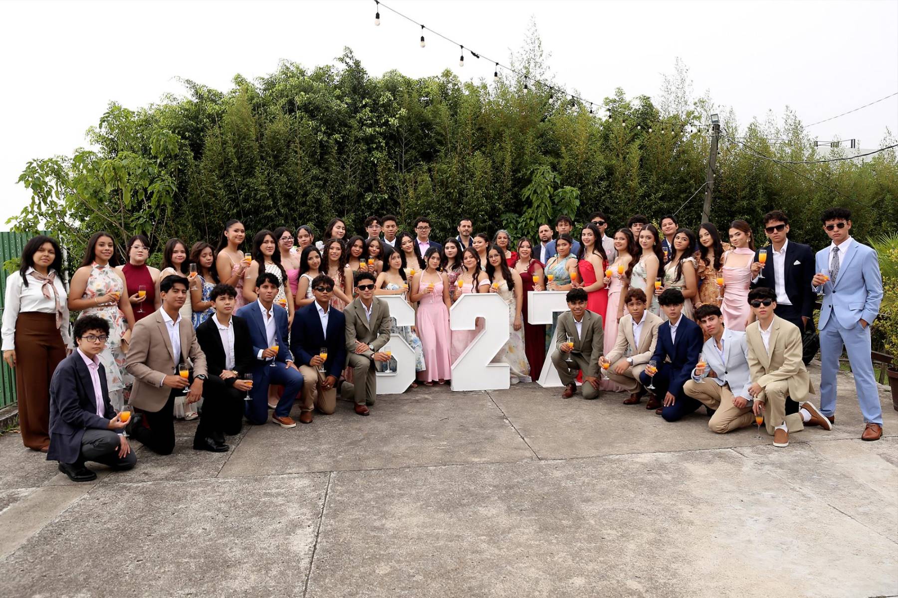 Los seniors de la Mayan School, promoción 2027, compartieron una alegre mañana durante un exclusivo breakfast en El Mirador de El Hatillo, donde la camaradería, las sonrisas y los buenos momentos marcaron el encuentro de esta generación que se prepara para vivir una de las etapas más especiales de su vida estudiantil.