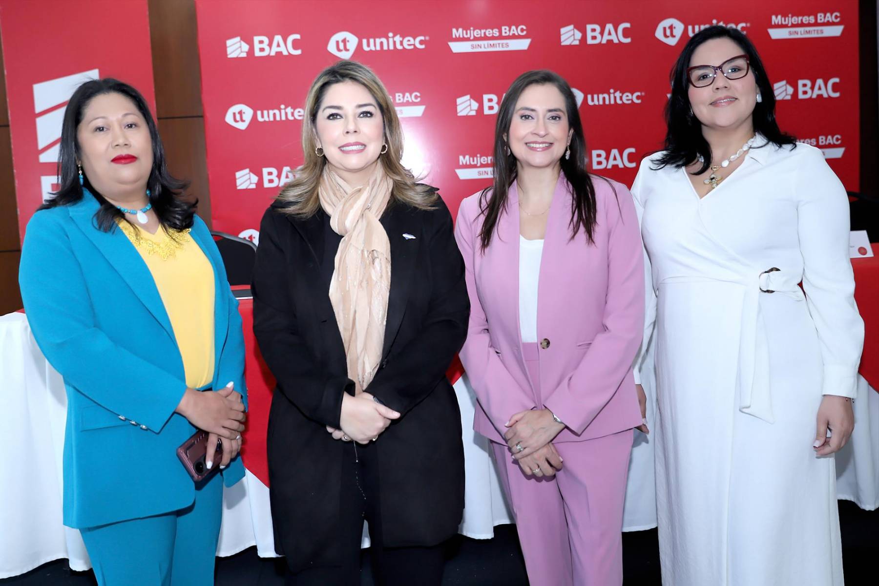 Nolvia Herrera, María Antonieta Mejía, Valeria Ríos y Roxana Espinal.