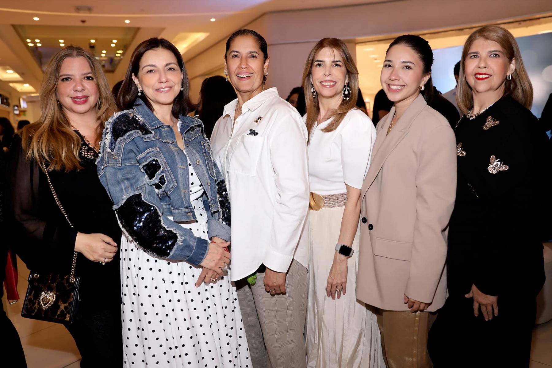 Norma García, Liz Tercero, Allegra Medrano, Yovanka Ravelo y Lidia Calderón