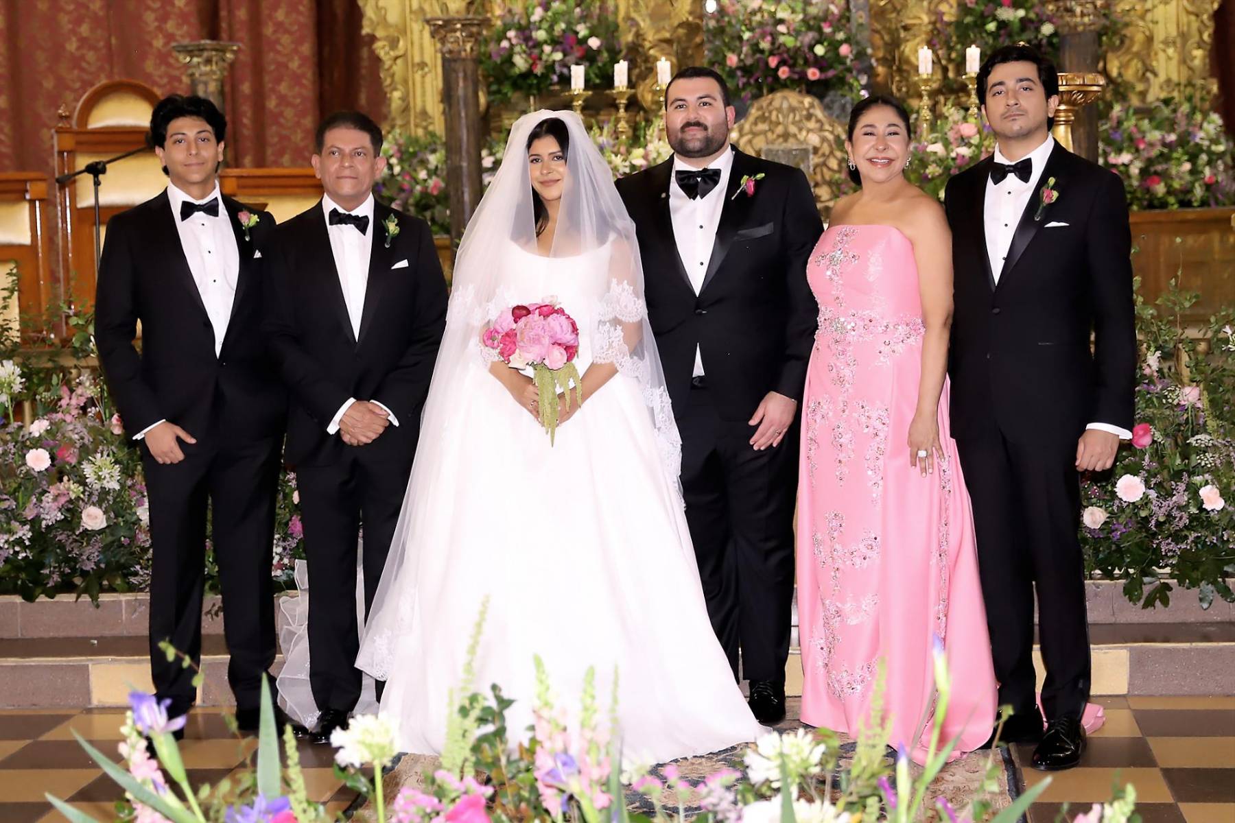 Así fue la boda eclesiástica de Ivana Lagos y Jacobo Waincier Canahuati
