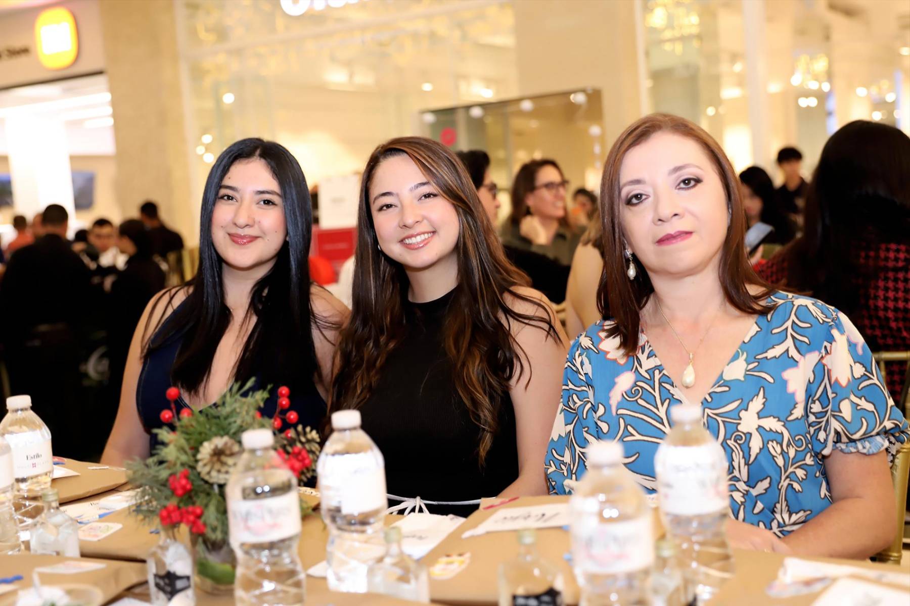 Marcela Elvir, Alexandra Elvir y Karen Romero.