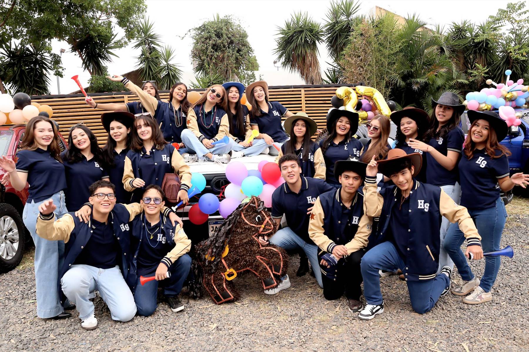 Los seniors 2027 de Hillcrest School disfrutaron de una mañana agradable en el restaurante La Cuisinette donde degustaron de un exquisito desayuno marcando el inicio de su tan esperada senior entrance en su ultimo primer dia de clases, un momento lleno de nostalgia y alegría. 