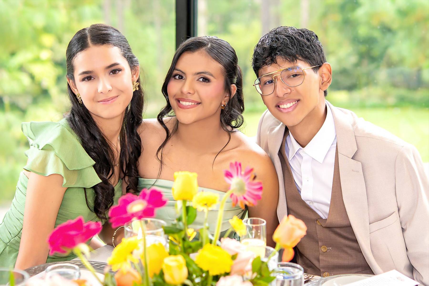 Paula Romero, Stefany Osorio y Roberto Ochoa