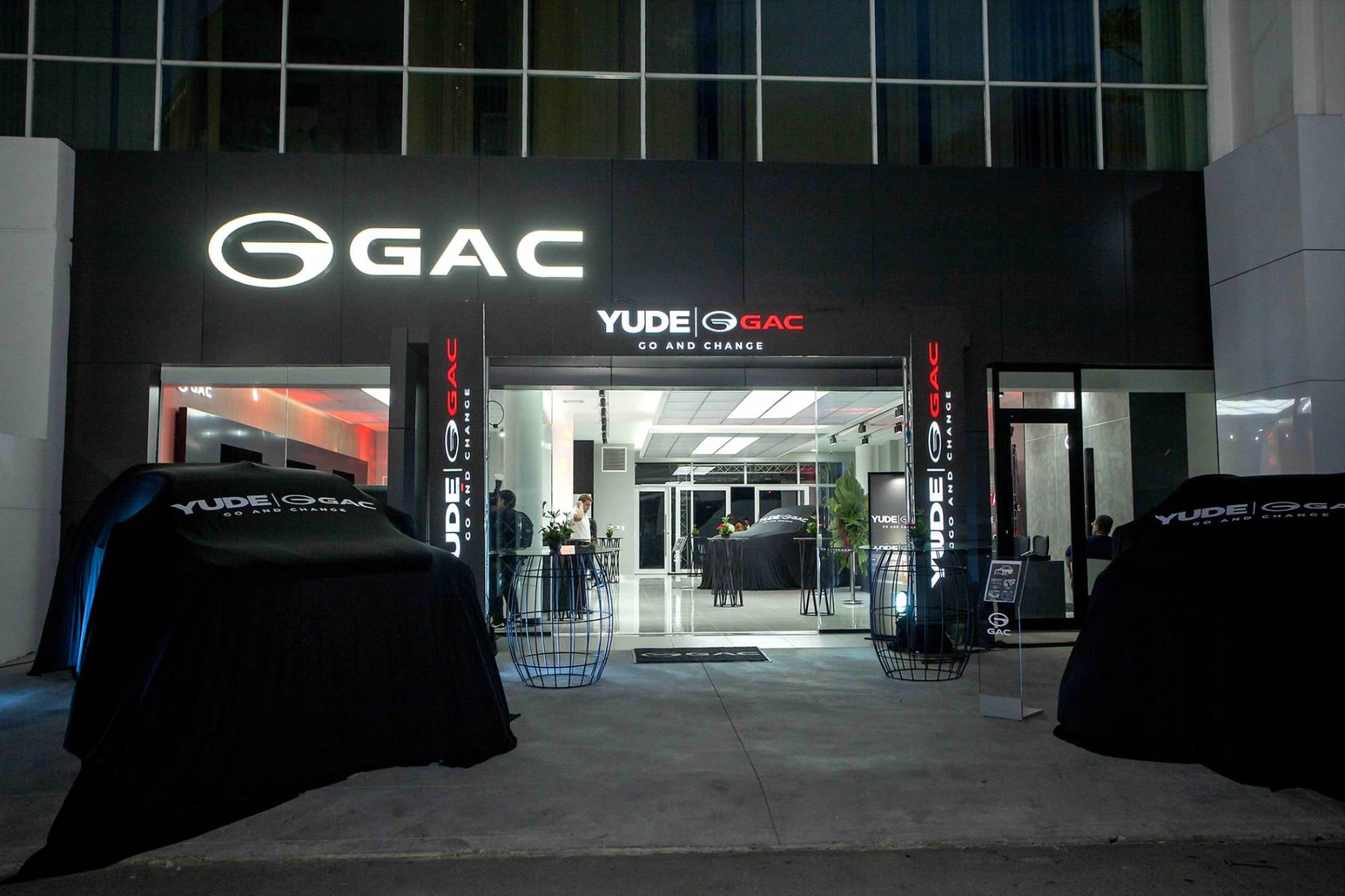 Una nueva era para la movilidad en Honduras comienza con la llegada de GAC de la mano de Yude Motors. En San Pedro Sula, una noche de celebración reunió a invitados especiales para presentar oficialmente esta nueva alianza empresarial y conocer los primeros modelos de la marca china, que apuesta por la tecnología, la innovación y una nueva visión de movilidad en el país.