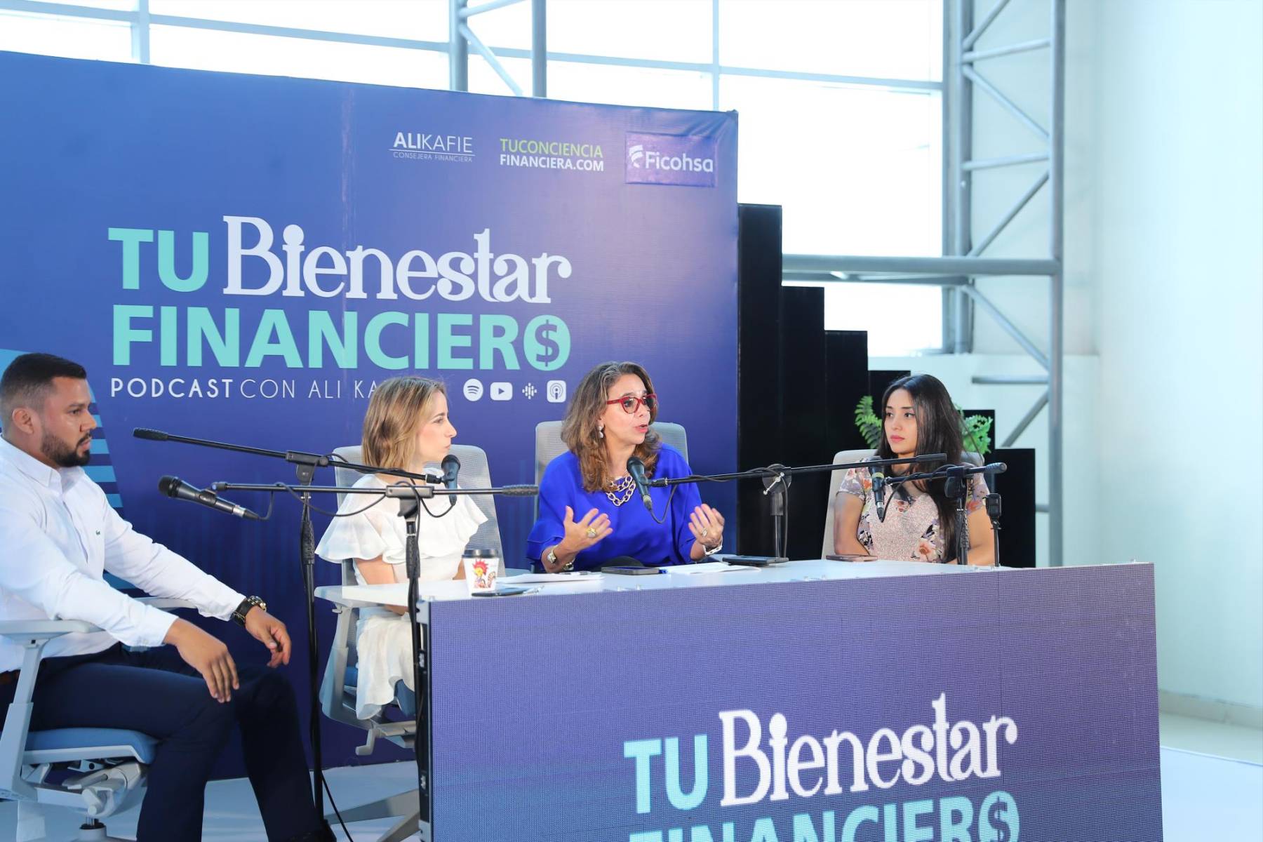 Mario Andino, Ali Kafie, Tethey Martínez y Nicoll Betancourth.