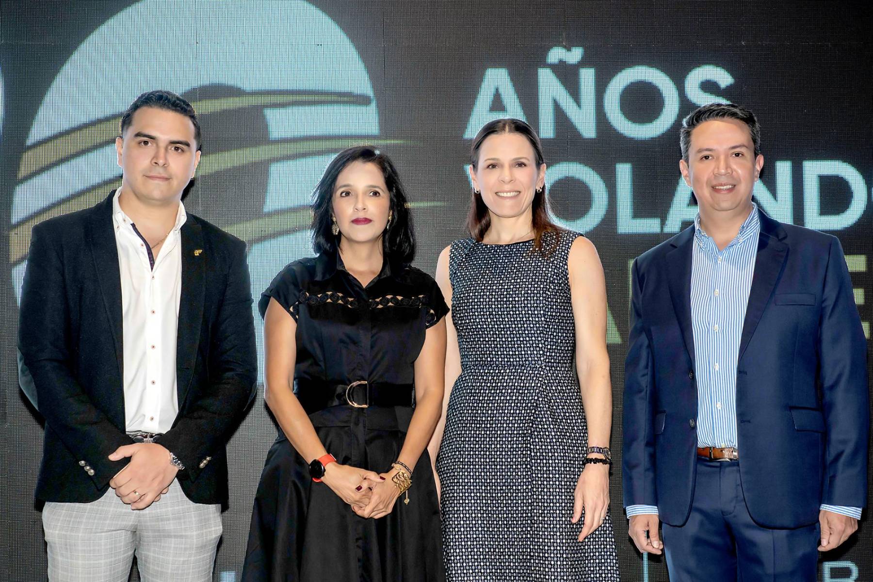 Con un cóctel que reunió a autoridades aeroportuarias, representantes del sector turismo, agencias de viajes, clientes, invitados especiales y medios de comunicación, Copa Airlines celebró 20 años de operaciones conectando a San Pedro Sula con las Américas. El encuentro, realizado en el rooftop del hotel Aloft, fue el escenario para conmemorar dos décadas de crecimiento y reafirmar el compromiso de la aerolínea con Honduras, ofreciendo actualmente dos vuelos diarios que enlazan a la ciudad con 85 destinos en más de 30 países a través del Hub de las Américas®, ubicado en Panamá.