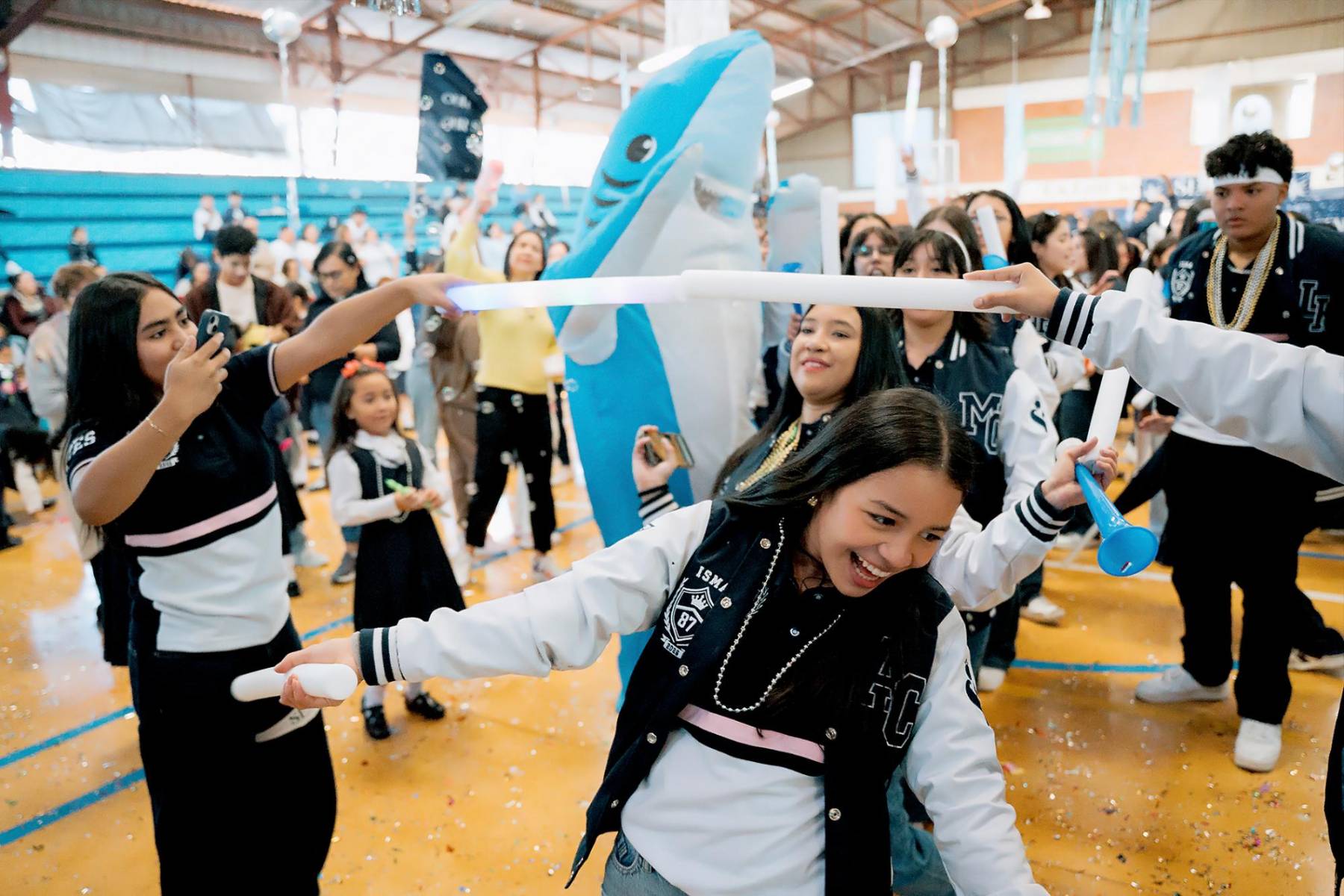 Senior entrance de la clase 2026 del Instituto María Auxiliadora