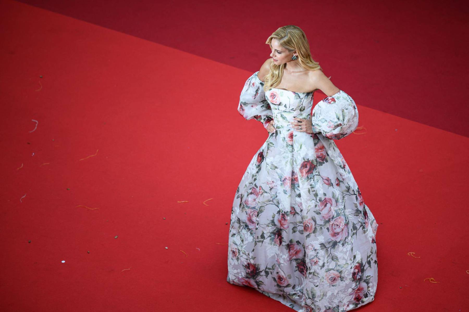 La modelo griega Doukissa Nomikou a su llegada a la proyección de la película “Kaibutsu” (Patricia DE MELO MOREIRA / AFP )