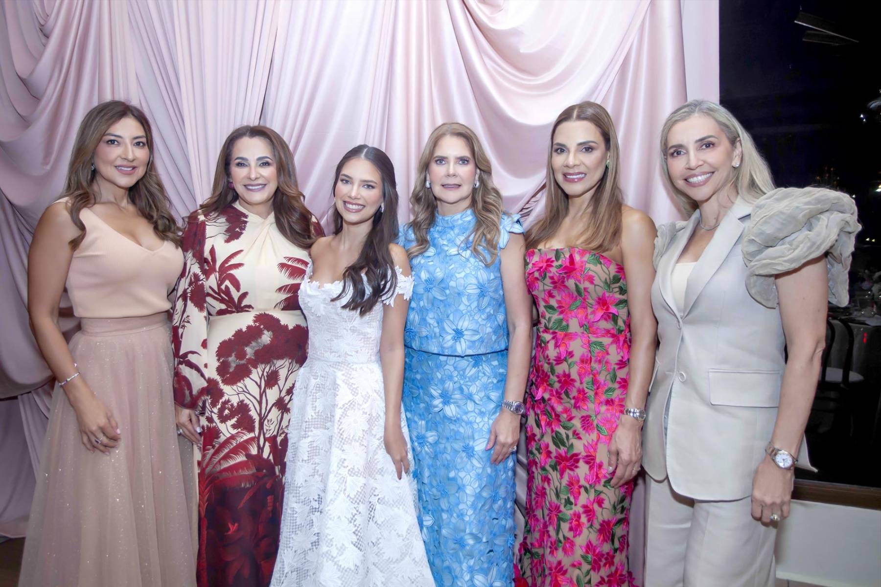 Ericka Morales, Ligia Hall, la agasajada Eugenia Sofia Salgado, Marisol de Salgado, Biana Ictech y Vanessa Bizzarri.