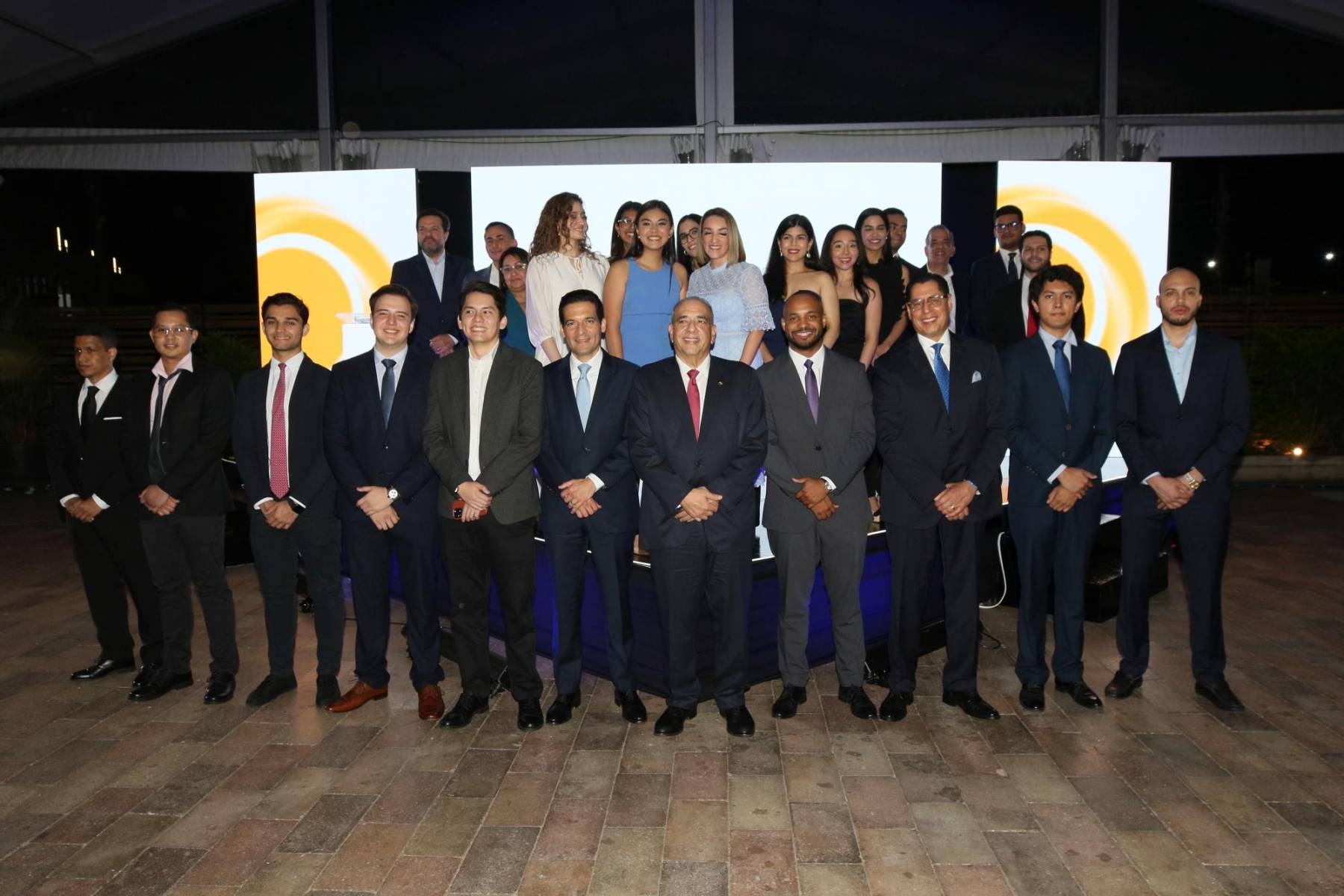 Gracias a HonduFuturo una nueva generación de jóvenes recibe becas