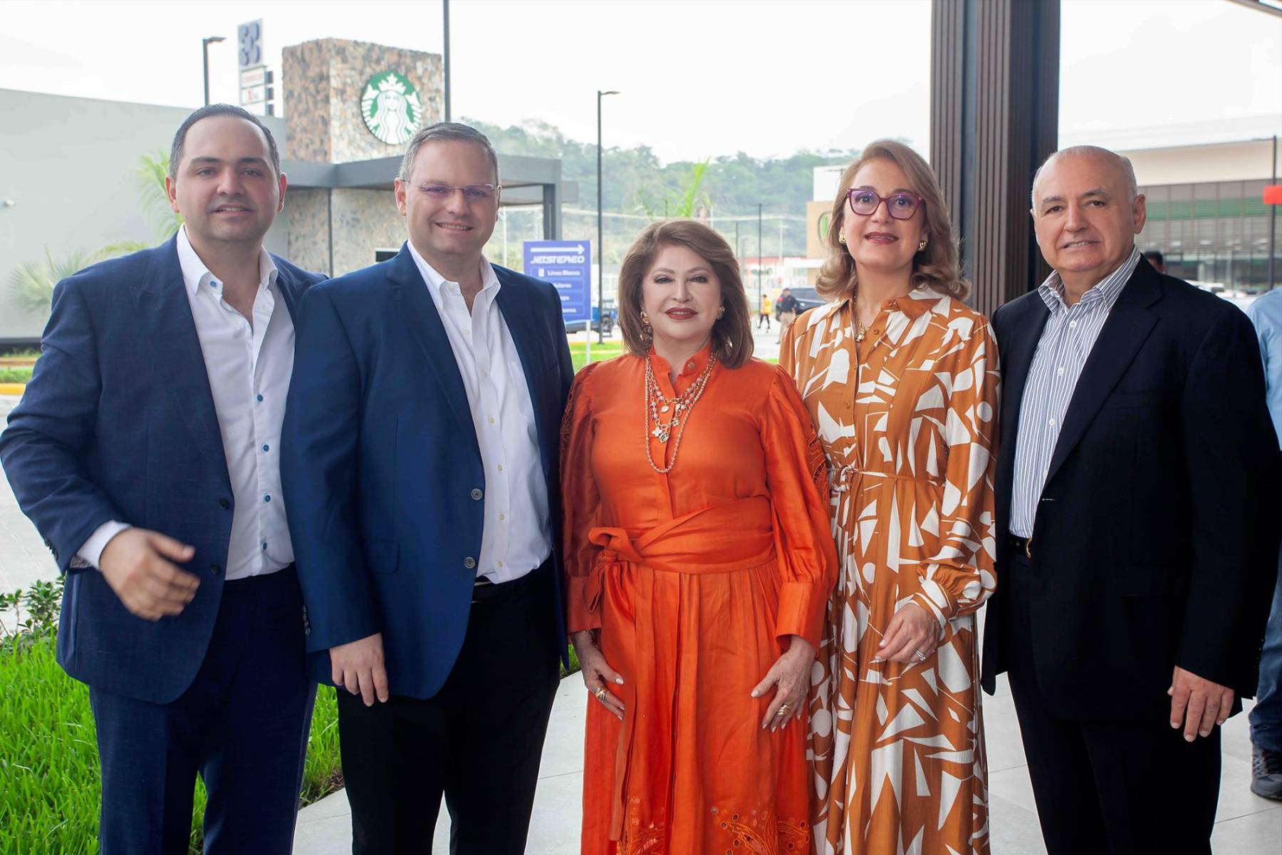 Ghassan, Nicholas Maalouf con Maritza Lara, Samia y Raymond Maalouf