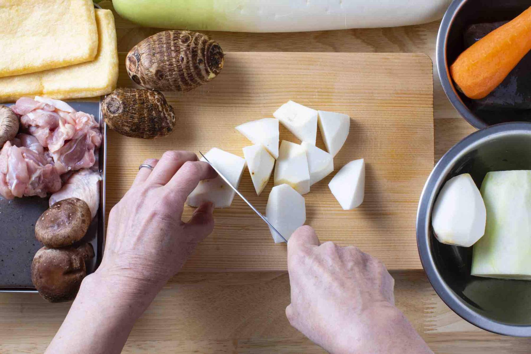 La malanga tiene vitaminas del grupo B, especialmente la B6, del grupo C y del grupo E; estas ayudan a evitar problemas en el corazón y funcionan como antioxidante.