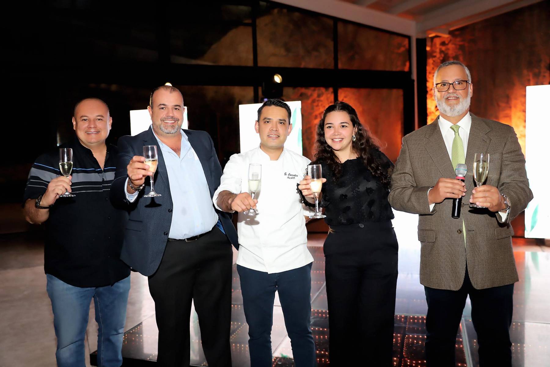 Victor Buezo, Ivan Simon, Chef Sadi Corrales, Raquel Carbajal y Eduardo Torres.