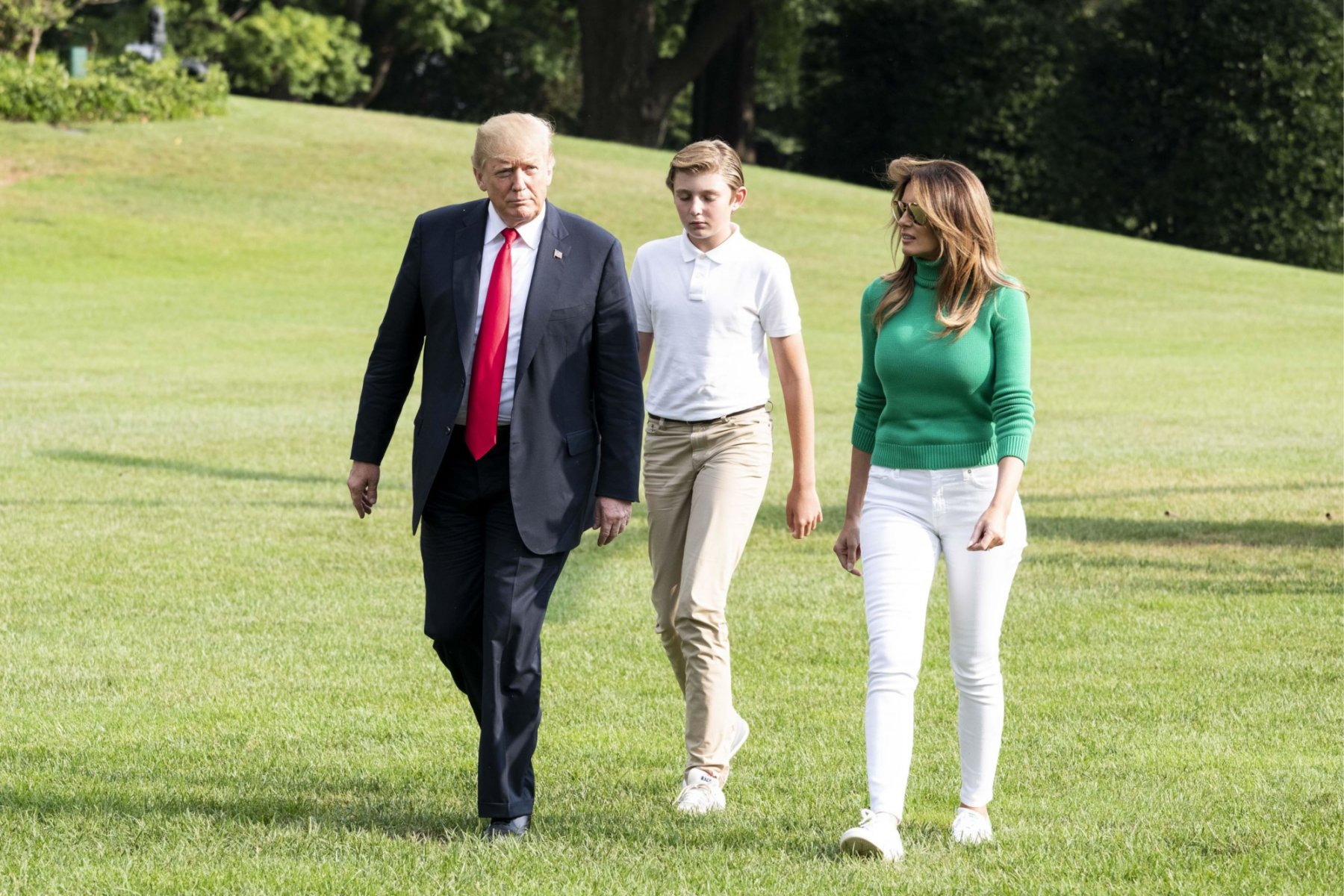 En 2019, Melania Trump comentó que a Barron no le agradaba que los medios lo fotografiaran, y se aseguraron de que pudiera vivir su vida sin la misma atención que su madre y padre.