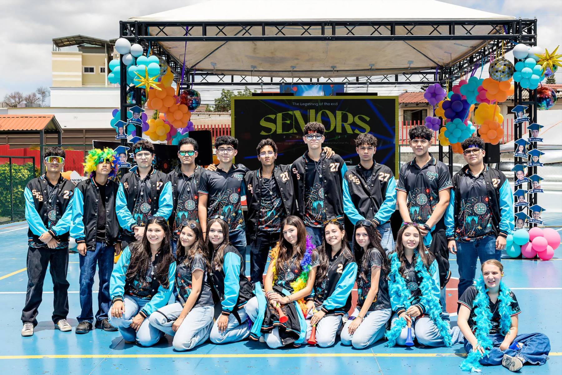 Entre sonrisas, alegría y mucha emoción, los seniors 2027 de San Francisco de Sales Catholic School vivieron su último primer día de clases, un momento muy especial que marco el inicio de su último año escolar. La jornada comenzó con una misa en la Basílica de Suyapa, donde compartieron un momento de reflexión y agradecimiento junto a sus compañeros. Después, continuaron con una celebración llena de emoción y momentos únicos que quedarán para siempre en sus corazones. 
