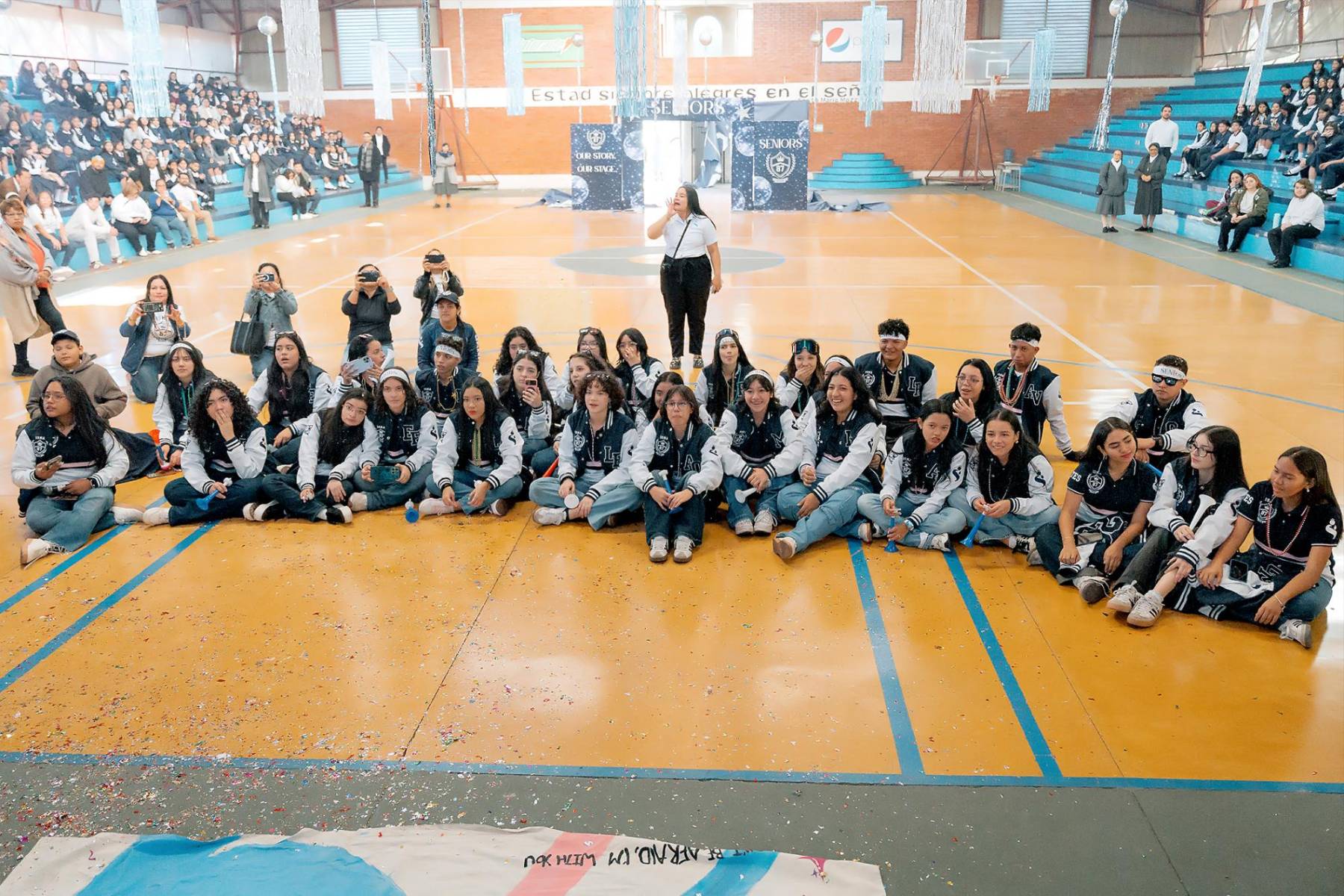 Senior entrance de la clase 2026 del Instituto María Auxiliadora