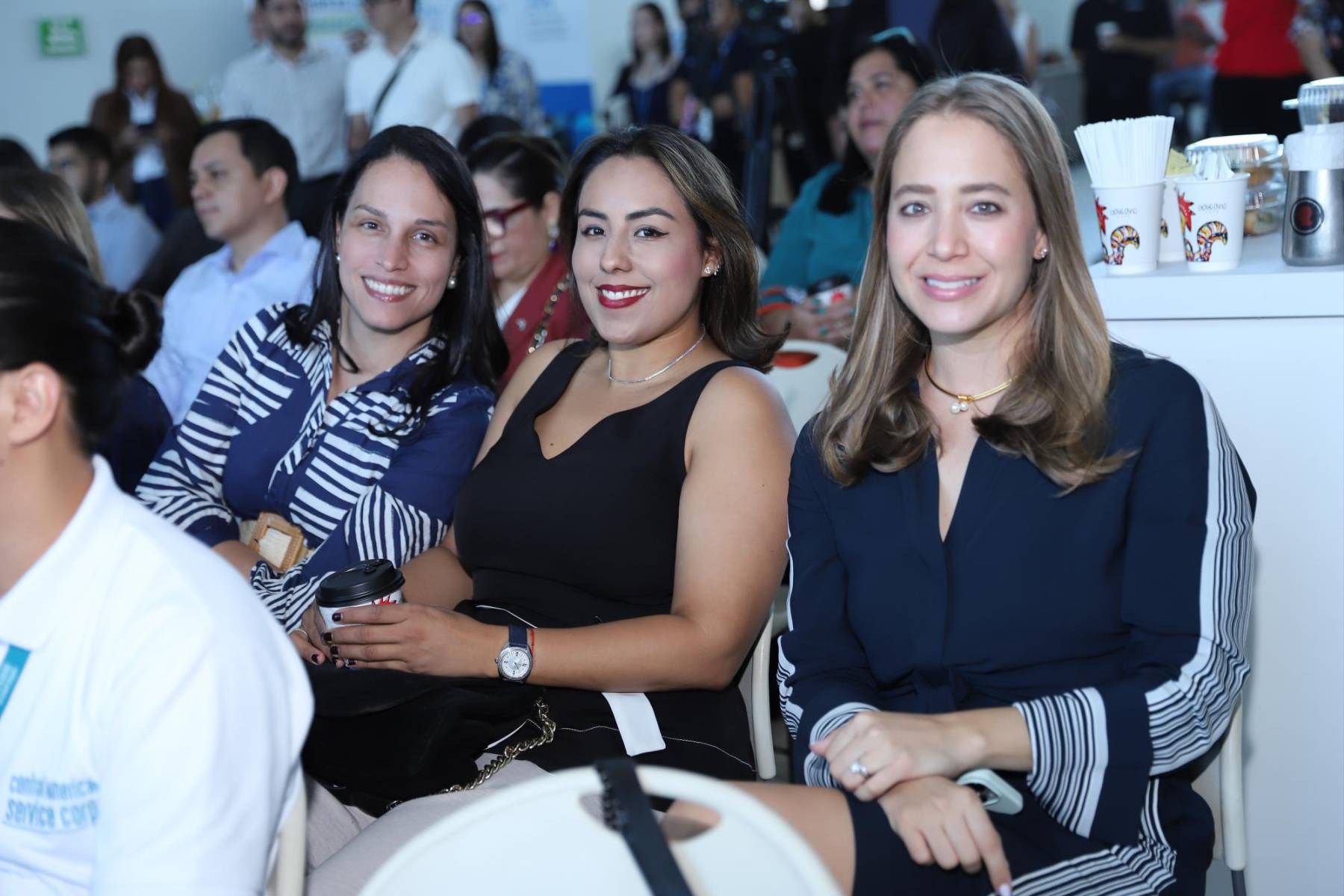 Adriana Banegas, Paola Dubón y Loli Hilsaca.