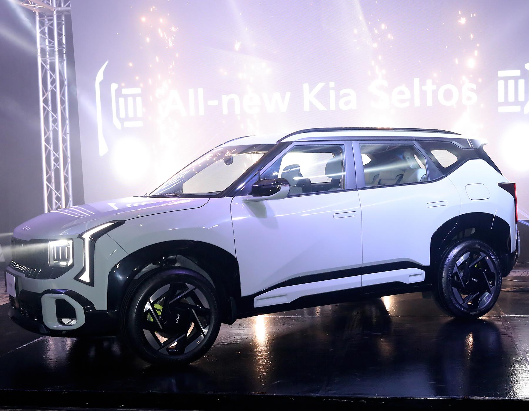 La Kia Seltos 2027 es más imponente y futurista, con mayor espacio y comodidad: Con 4.4 metros de largo, una cabina para cinco pasajeros y una capacidad de baúl de 483 litros.