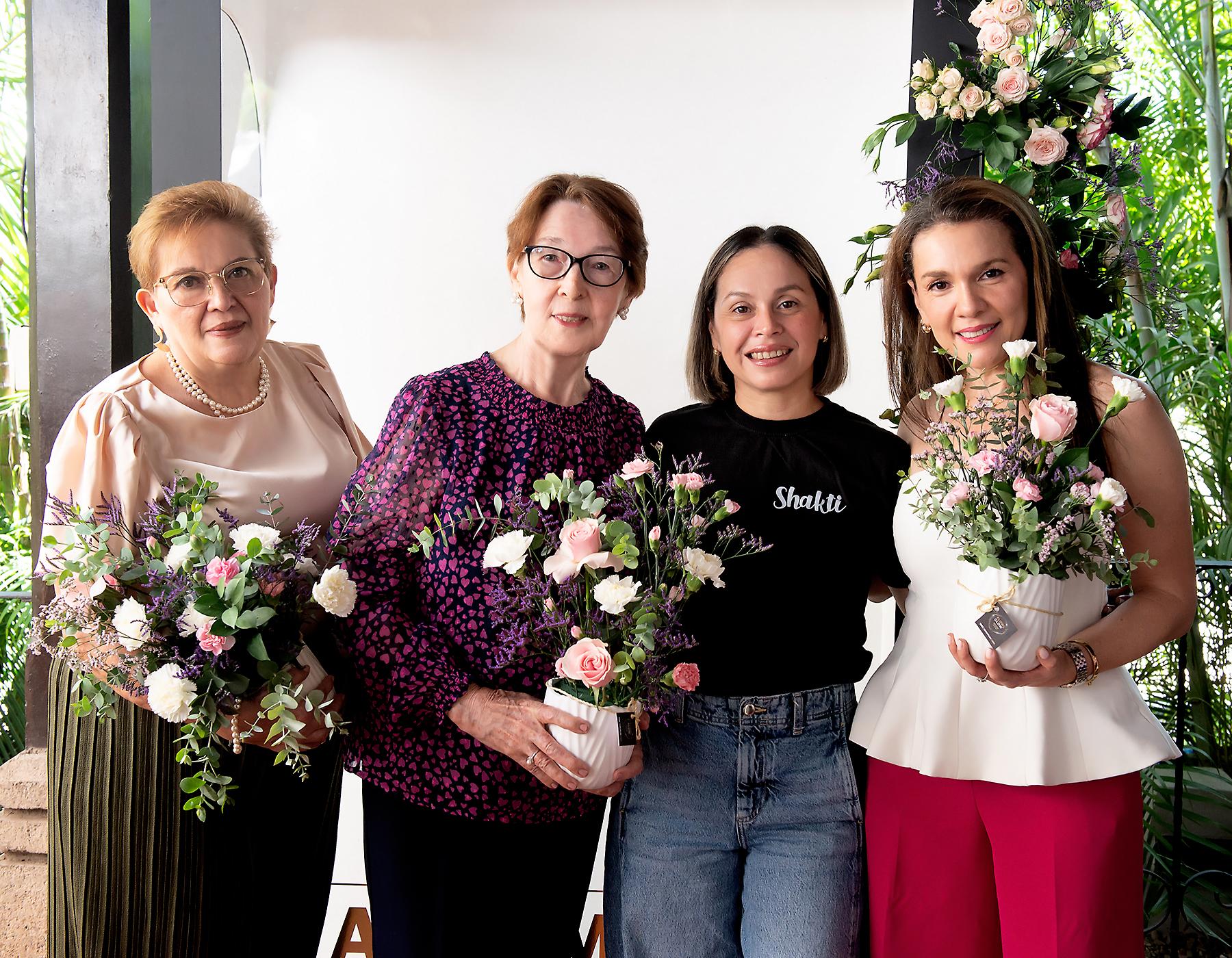 Banco Cuscatlan celebra a mamá con Flow and Glow