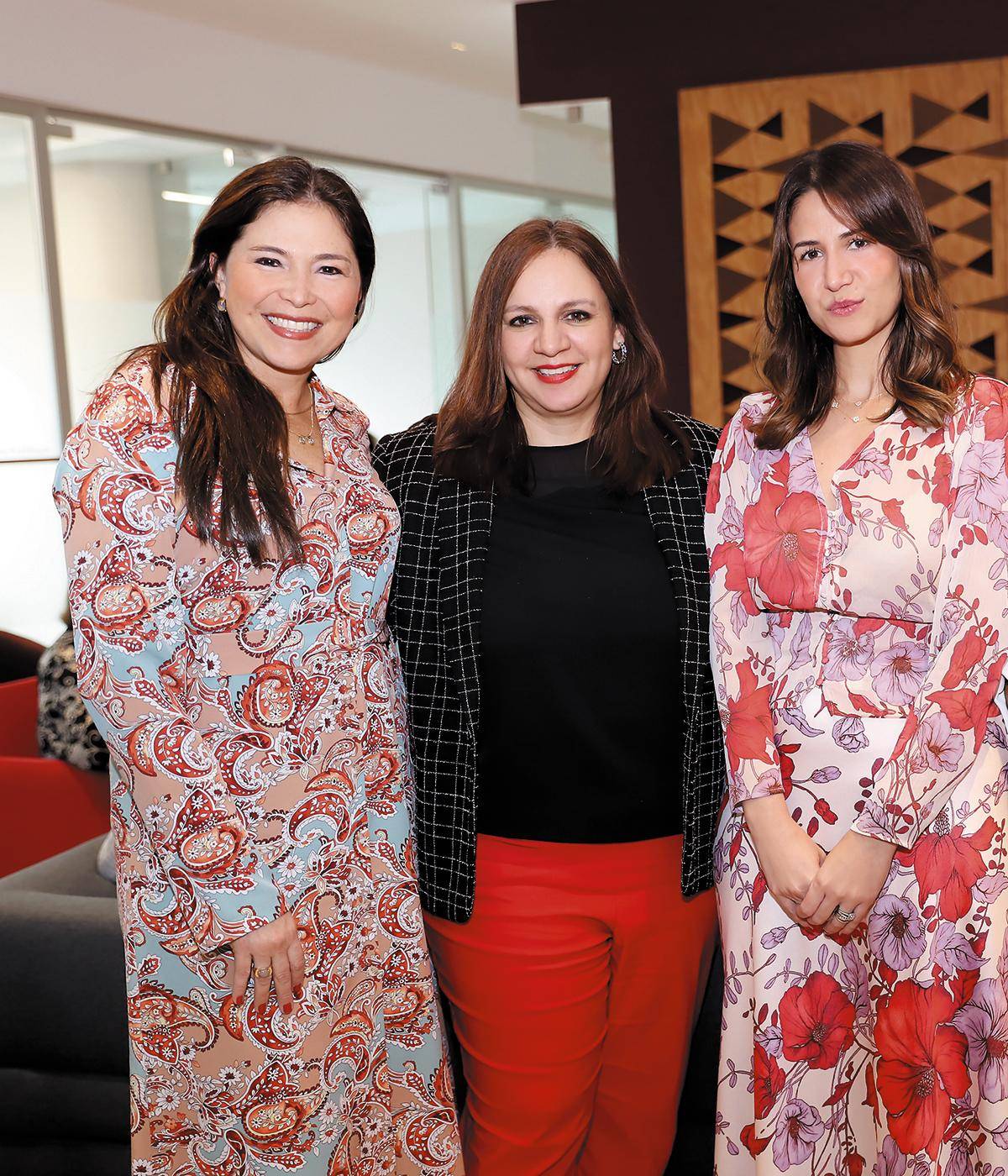 Dos tardes para celebrar lo bueno que trae la Navidad. BAC reunió a sus clientes de Banca Privada en Tegucigalpa en dos encuentros llenos de calidez, brindis especiales y sabores que anunciaron oficialmente el inicio de la temporada festiva. Entre luces, cócteles y buenos momentos, las veladas se convirtieron en un espacio para agradecer y compartir la magia de estas fechas.