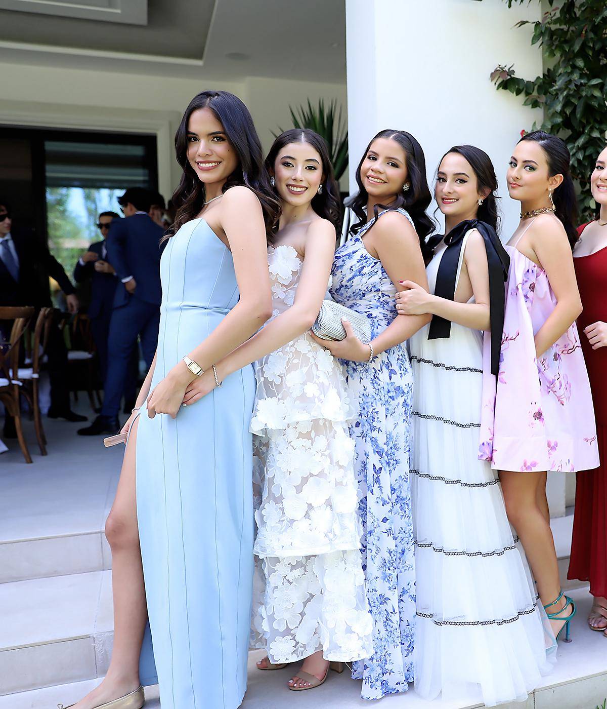 La Generación 2026 de la Escuela Americana de Tegucigalpa celebró su Senior Lunch en una tarde especial, marcada por la elegancia, la alegría y buena compañía. Entre sonrisas, conversaciones y un ambiente cálido y agradable, los estudiantes compartieron momentos que reflejan los lazos que se forjaron a lo largo de los años.