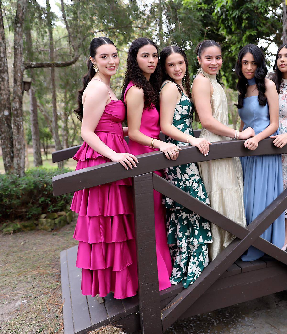 Rodeados de naturaleza y aire fresco, los seniors 2026 de Antares y Aldebarán Bilingual Schools se trasladaron a Valle de Ángeles para celebrar un elegante almuerzo previo a su graduación, compartiendo risas y momentos especiales antes de cerrar esta etapa inolvidable.