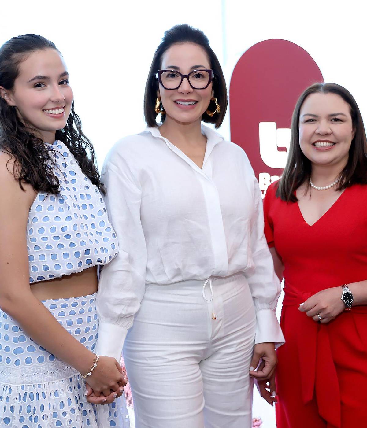 Banco Atlántida y The Violet celebran alianza con inauguración en Tegucigalpa