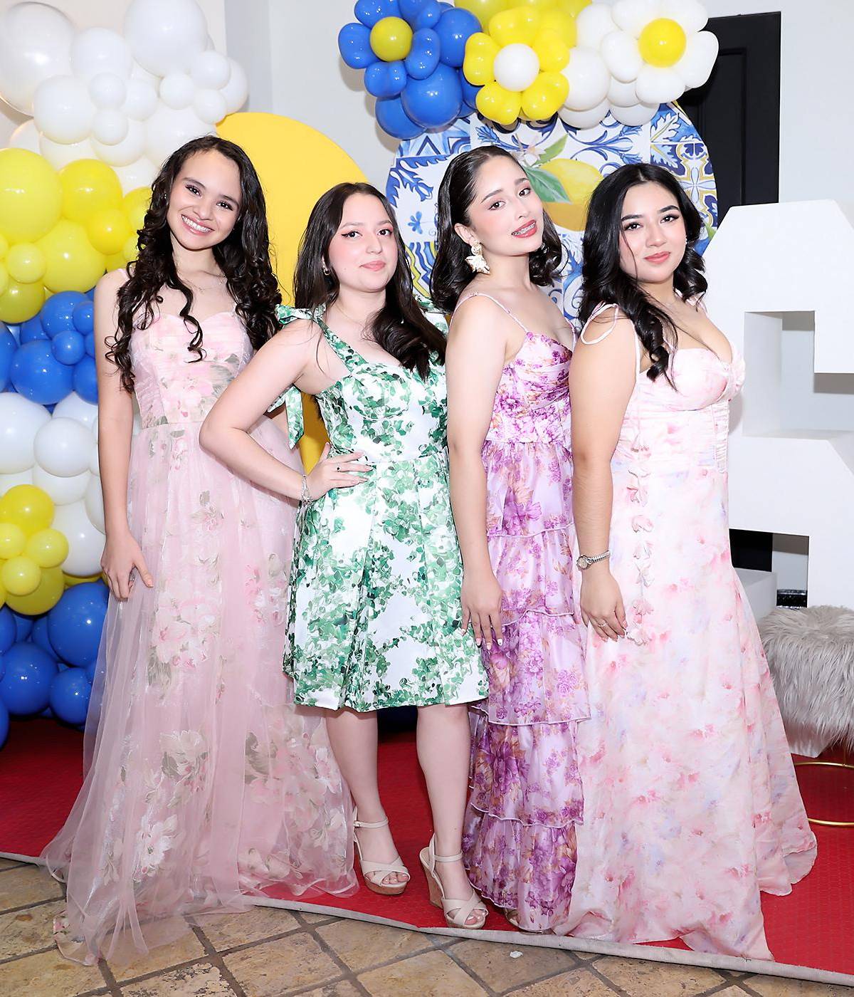 En una mañana radiante, los Seniors 2026 de Sn Riveiros School celebraron su esperado brunch. La cita fue en el Hotel Clarion, donde los jóvenes llegaron impecables, luciendo elegantes trajes y vestidos para compartir risas y momentos especiales en una de sus actividades previas a la graduación.