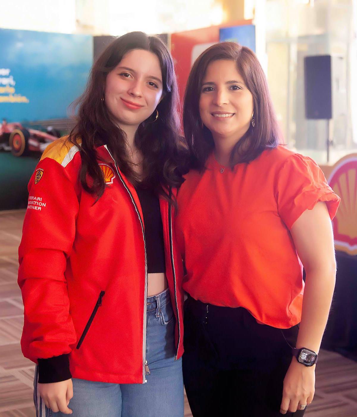 La emoción de la Fórmula 1 llegó a San Pedro Sula con Shell Watch the Race del Gran Premio de México 2025, celebrado en el Club Hondureño Árabe. El Salón Jordán se convirtió en un dinámico escenario estilo sala de cine, donde los asistentes disfrutaron la transmisión en vivo directamente desde la Ciudad de México.