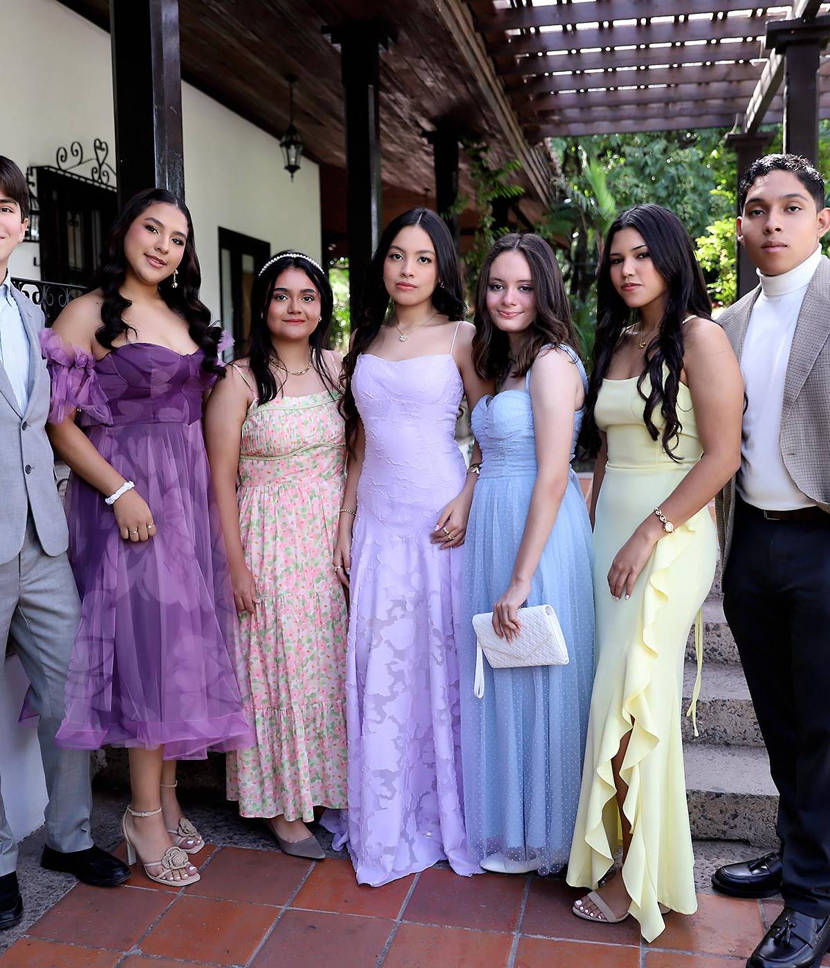 Los seniors 2026 de Acton Academy celebraron su esperado brunch en La Cuisinette, donde llegaron vestidos de gala y con la emoción a flor de piel. Fue una mañana especial para compartir, brindar y crear recuerdos que marcan el cierre de una etapa inolvidable.