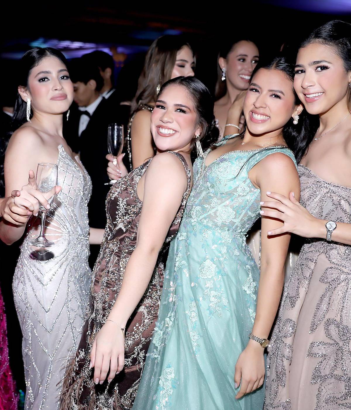 Los Seniors 2026 de la Academia Los Pinares vivieron una noche llena de glamour, emoción y alegría durante su esperada fiesta de graduación. Entre música, baile y momentos inolvidables, los jovenes celebraron junto a sus familiares una velada especial que quedará para siempre en sus recuerdos.