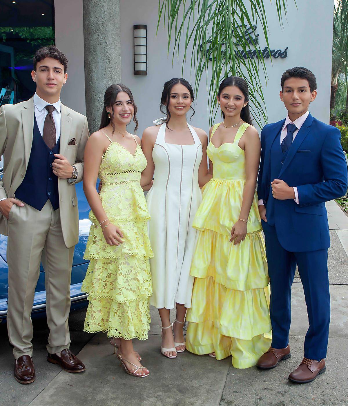 Radiantes y entusiasmados por compartir uno de los encuentros que marcan la recta final de su etapa colegial, los 58 seniors de la generación 2026 de la Santa María del Valle se reunieron en el salón Encuentros del Hotel Copantl &amp; Convention Center para disfrutar de un desayuno buffet. En la foto: Geovanny Michelen, Natalie Romero, Fabiana Cano, Mía Cruz Kury y Francisco Fajardo.